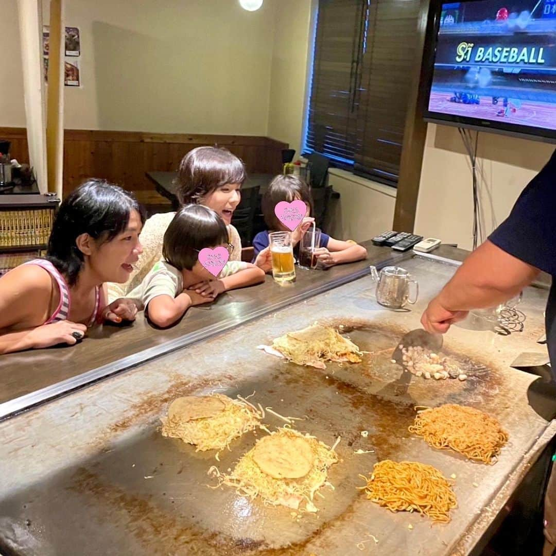 六車奈々さんのインスタグラム写真 - (六車奈々Instagram)「奥山佳恵ちゃんファミリーと、楽しい夏休み‼️海、プール、もんじゃ焼き、よしえちゃんちで湯葉大会など、盛りだくさんであっという間でした🤣よしえちゃん、ありがとーっ🩷  @okuyama_yoshie   #夏休み #海 #プール #もんじゃ焼き #湯葉作り #六車奈々」8月24日 18時07分 - nanarokusha