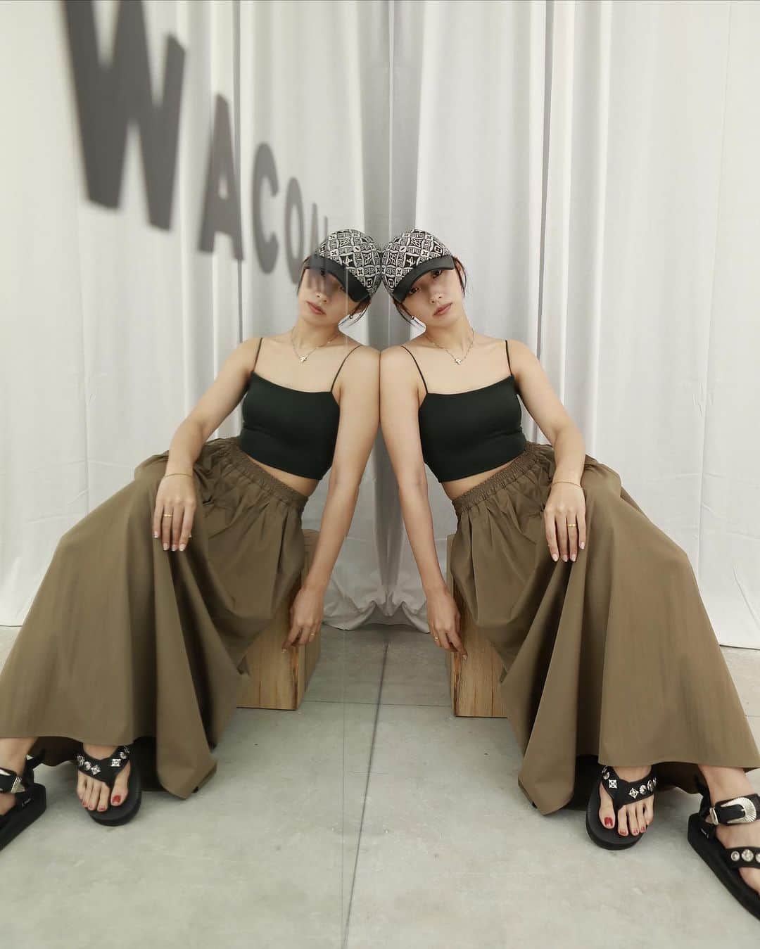 中田クルミのインスタグラム：「WacoalからOUR WACOALというカップインウェアのブランドがローンチするとのことで、展示会に伺いました🌿 なめらかな着心地で1枚でも出かけられるものばかり。私はショート丈のキャミソールをオーダーした✌️ カラバリで欲しくなる…！ #PR #wacoal #ourwacoal #cupinwear」