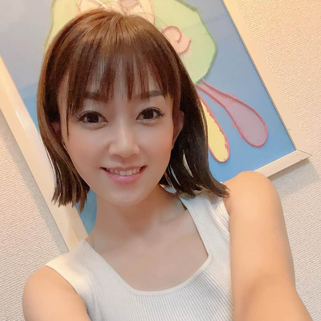 岡部玲子さんのインスタグラム写真 - (岡部玲子Instagram)「なんか どんどん短くなっているけど🙄 髪の毛切りました😂  9月に向けて今のうちに。  また色々告知させて頂きます☺️  皆様も健康第一で💪  #岡部玲子 #タレント　#レポーター　#競馬　#競馬キャスター　#ヘアサロン　#パッツンボブ #ヘアカット　#プライベート　#どんどん短くなる #まぁいっか #haircut #hairsalon」8月24日 18時01分 - reiko_okabe