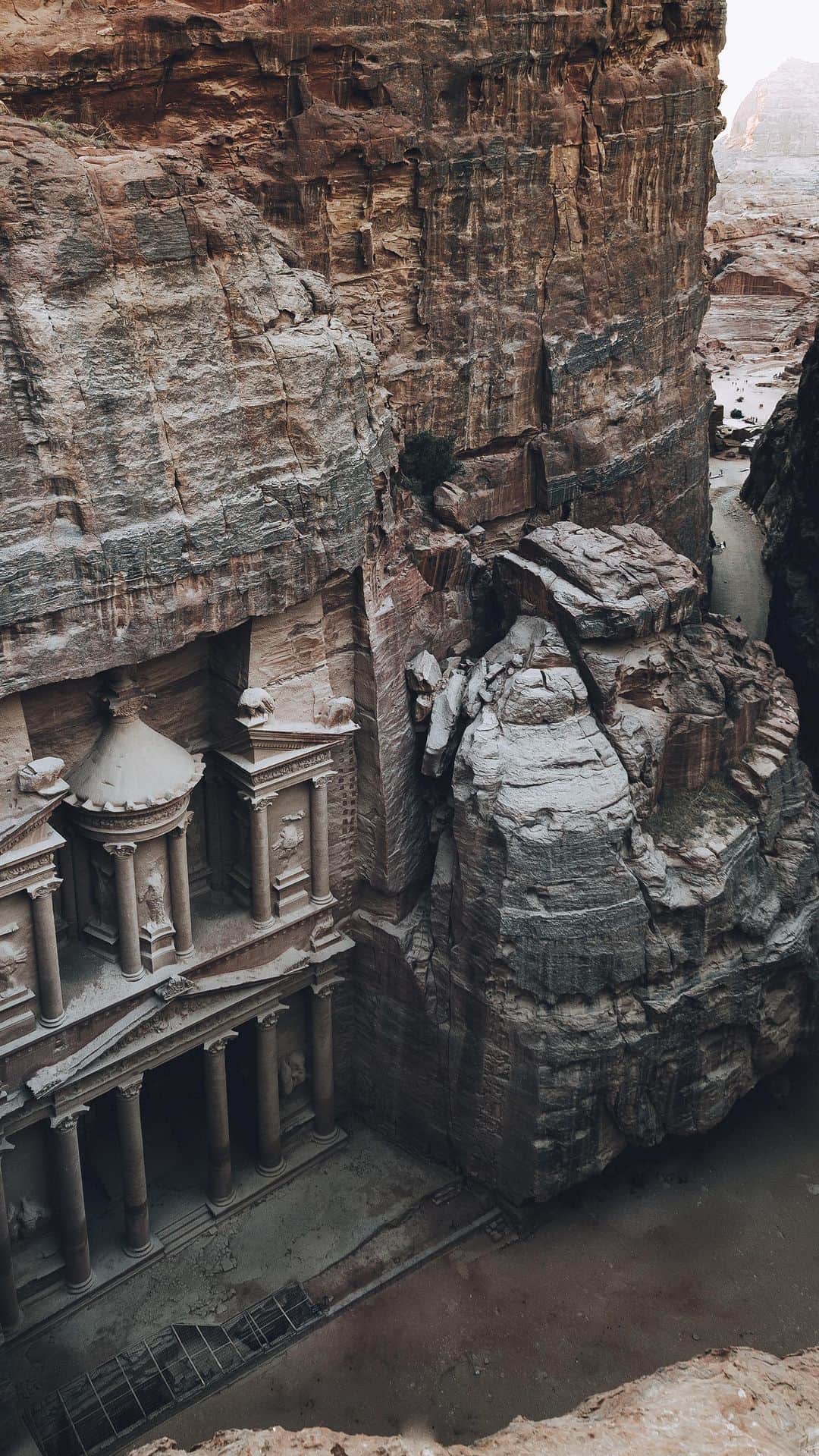 Thomas Kakarekoのインスタグラム：「Diving deep into memories from my last Jordan adventure 🇯🇴 #jordan」