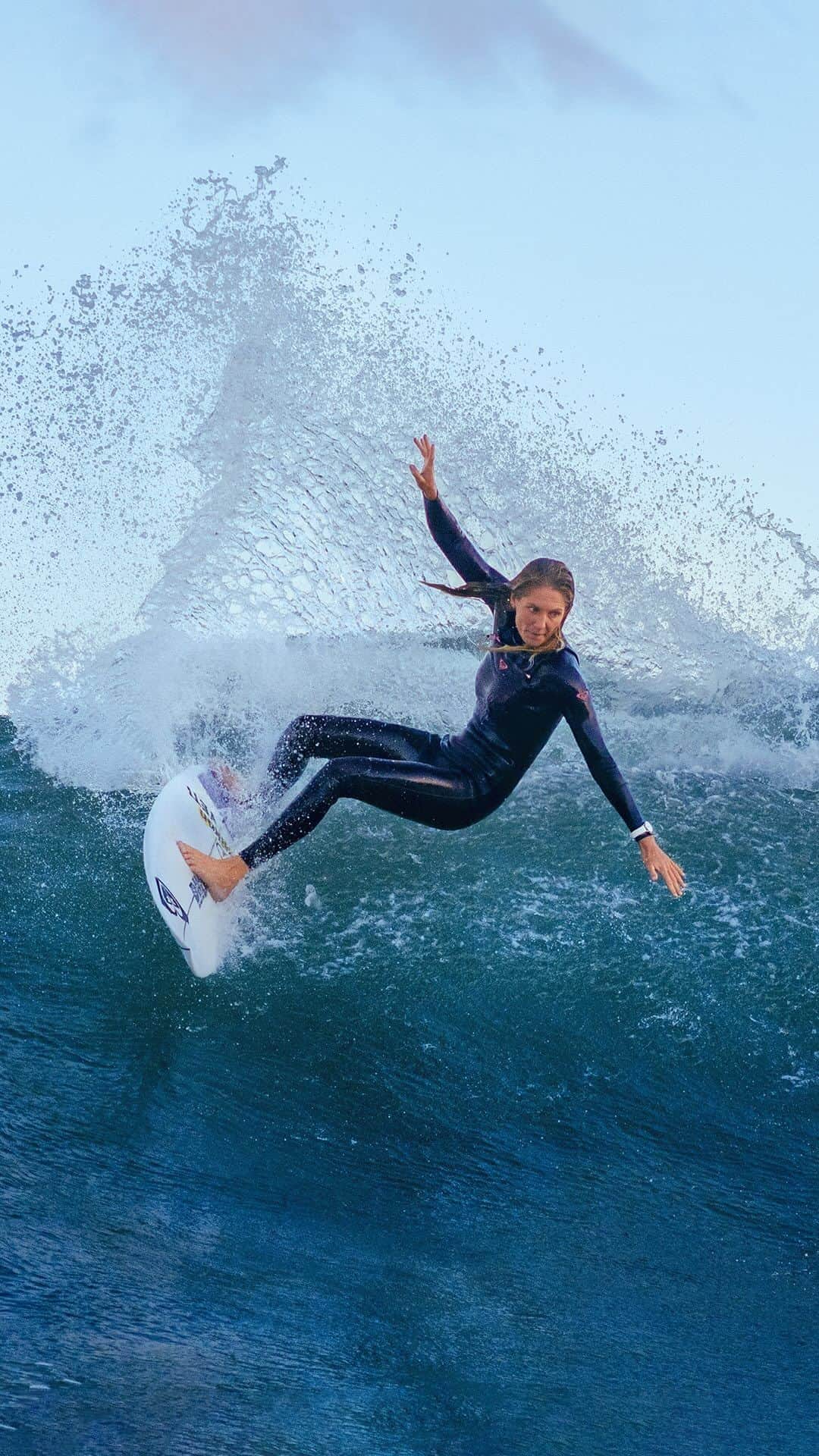 ブライトリングのインスタグラム：「I really enjoy that spirit of adventure, just travelling the world and surfing new waves.   ⠀ ⠀ ⠀ ⠀ ⠀ ⠀ ⠀   #breitling #squadonamission #superoceanheritage #automatic #divingwatch #surfing」