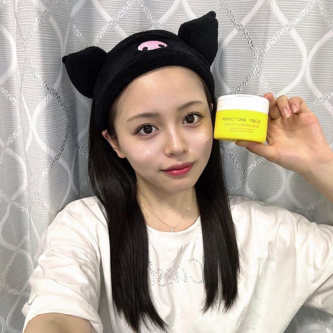 のインスタグラム：「スキンケアブランド「パーフェクトワンフォーカス」様からスムースクレンジングバームをいただきました🌟  肌にのせると体温でオイル状になって メイクに馴染んで肌に負担なく優しく洗えた！  保湿や毛穴、角質ケアもしてくれてW洗顔不要 クレンジング後も肌の乾燥気にならない👍 ヌルッと感もなくて柑橘系の爽やかな香りに癒される🧡 これはリピート！使ってみてね！  #パーフェクトワンフォーカス #クレンジングバーム #メイク #クレンジング #スキンケア #PR」