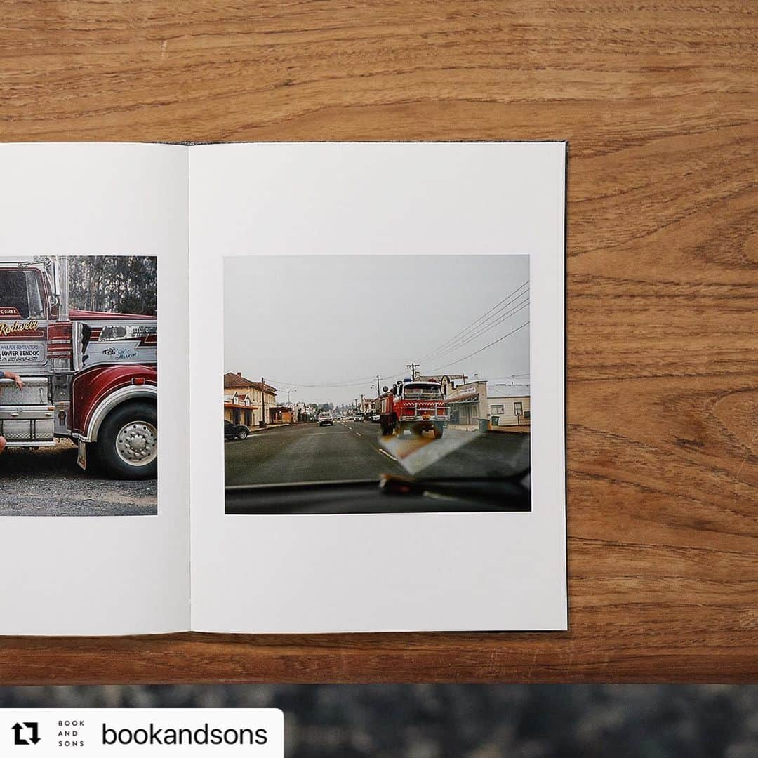 柏田テツヲさんのインスタグラム写真 - (柏田テツヲInstagram)「#Repost @bookandsons with @use.repost ・・・ 写真家・柏田テツヲによる、2019年から2020年にかけて発生したオーストラリアの大規模森林火災をドキュメントした写真集。森は焼け落ち、人も動物の気配も無い静まり返った森。舞い上がった灰で空が覆われ、色が抜け落ちた世界。厳然たる自然の美しさ、生命力に感情を揺さぶられる一冊となっています。  #IntotheGray#Selfpublished#design #art #graphic #photo #photograph #designbook #artbook #photobook #photographer」8月24日 18時16分 - tetsuokashiwada