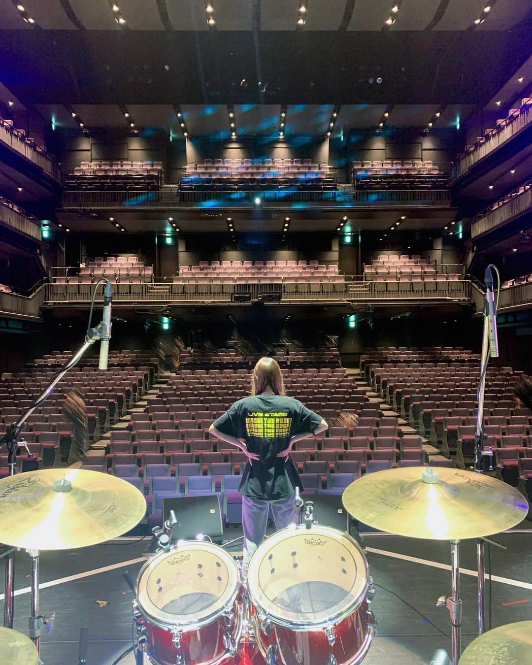 のインスタグラム：「⁡ LIVE STAGE「ぼっち・ざ・ろっく！」に ご来場・配信を見てくださった全ての皆さま 本当にありがとうございました。 ⁡ 私もアニメや漫画が大好き人間なので 皆さんの気持ちが凄く分かっていたので 大きな一歩を踏み出して観にきてくれてありがとう。 ⁡ 山田リョウを演じられて楽しかったし、 何より結束バンドと過ごす日々が好きだったし、 ベース・音楽の楽しさを思い出させてくれてありがとう。 ⁡ 初舞台がこの作品で良かったと心から思います。 ⁡ 素敵なキャスト・スタッフ・関係者の皆さん そしてこの作品を愛してくださった全ての皆さん 本当にありがとうございました。 ⁡ また、会おうね。 ⁡ 山田リョウ役　小山内花凜」