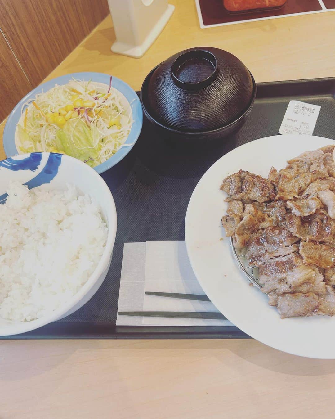 江口拓也のインスタグラム：「Wカルビで白米大盛り。 夏を、乗り切れ  #松屋」
