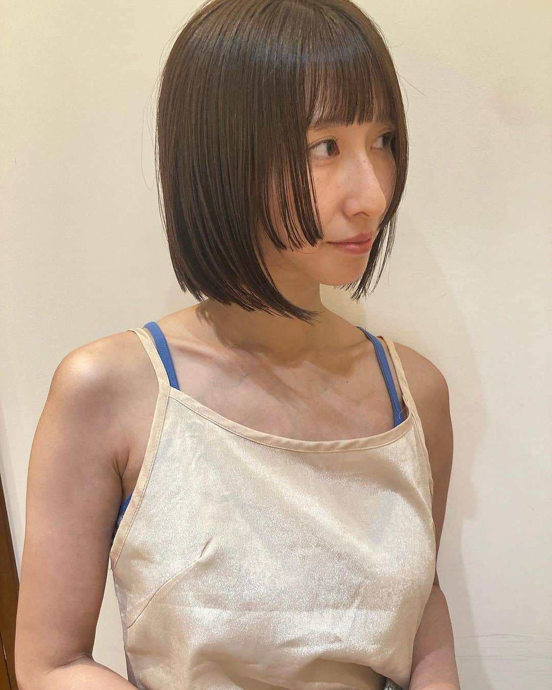 砂川陽香さんのインスタグラム写真 - (砂川陽香Instagram)「#hairchange 𓂃𓂂  今回はいつもとは少し違う感じに #イメチェンカット してみました🥰 どうかな？😍  右振りも左振りも耳掛けも全下ろしも 全部可愛くしてくれた😭🫶🏻  (@kenstagrm_haircolor )×(@mizuki___hair )  いつもありがとうございます😘  ㅤㅤㅤㅤㅤㅤㅤㅤㅤㅤㅤㅤㅤ ㅤㅤㅤㅤㅤㅤㅤㅤㅤㅤㅤㅤㅤ #ヘアメンテナンス #ヘアメンテ #姫カット#姫カットボブ #ステップカット#顔まわりレイヤー #顔まわりウルフ #レイヤーボブ #ぱつっとボブ #ぷつっとボブ #切りっぱなしヘア #カキモトアームズ#kakimotoarms #新宿美容室 #サロンモデル東京 #ママモデル」8月24日 18時32分 - hirokattsunnnn