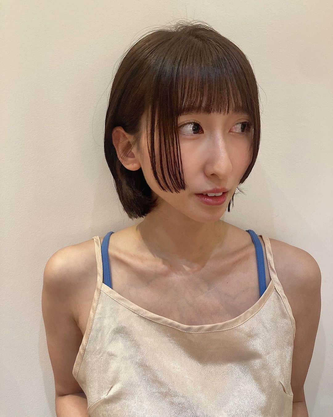 砂川陽香さんのインスタグラム写真 - (砂川陽香Instagram)「#hairchange 𓂃𓂂  今回はいつもとは少し違う感じに #イメチェンカット してみました🥰 どうかな？😍  右振りも左振りも耳掛けも全下ろしも 全部可愛くしてくれた😭🫶🏻  (@kenstagrm_haircolor )×(@mizuki___hair )  いつもありがとうございます😘  ㅤㅤㅤㅤㅤㅤㅤㅤㅤㅤㅤㅤㅤ ㅤㅤㅤㅤㅤㅤㅤㅤㅤㅤㅤㅤㅤ #ヘアメンテナンス #ヘアメンテ #姫カット#姫カットボブ #ステップカット#顔まわりレイヤー #顔まわりウルフ #レイヤーボブ #ぱつっとボブ #ぷつっとボブ #切りっぱなしヘア #カキモトアームズ#kakimotoarms #新宿美容室 #サロンモデル東京 #ママモデル」8月24日 18時32分 - hirokattsunnnn