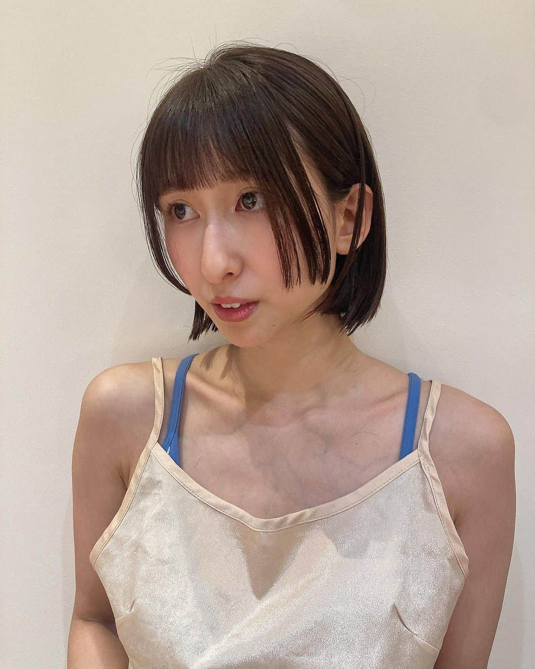 砂川陽香さんのインスタグラム写真 - (砂川陽香Instagram)「#hairchange 𓂃𓂂  今回はいつもとは少し違う感じに #イメチェンカット してみました🥰 どうかな？😍  右振りも左振りも耳掛けも全下ろしも 全部可愛くしてくれた😭🫶🏻  (@kenstagrm_haircolor )×(@mizuki___hair )  いつもありがとうございます😘  ㅤㅤㅤㅤㅤㅤㅤㅤㅤㅤㅤㅤㅤ ㅤㅤㅤㅤㅤㅤㅤㅤㅤㅤㅤㅤㅤ #ヘアメンテナンス #ヘアメンテ #姫カット#姫カットボブ #ステップカット#顔まわりレイヤー #顔まわりウルフ #レイヤーボブ #ぱつっとボブ #ぷつっとボブ #切りっぱなしヘア #カキモトアームズ#kakimotoarms #新宿美容室 #サロンモデル東京 #ママモデル」8月24日 18時32分 - hirokattsunnnn