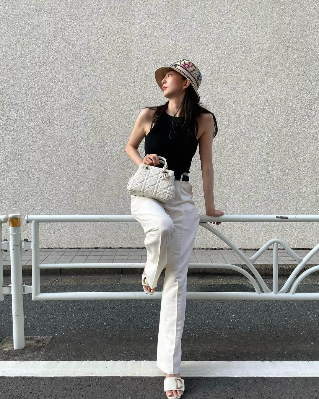 松島花さんのインスタグラム写真 - (松島花Instagram)「: #花私服 🌸 今年の夏は暑すぎてたくさん 帽子をかぶっています👒 花だけに花柄に目がないです🤭笑 : #ootd #outfit  #hanaoutfit #Dior」8月24日 18時39分 - hana_matsushima_official