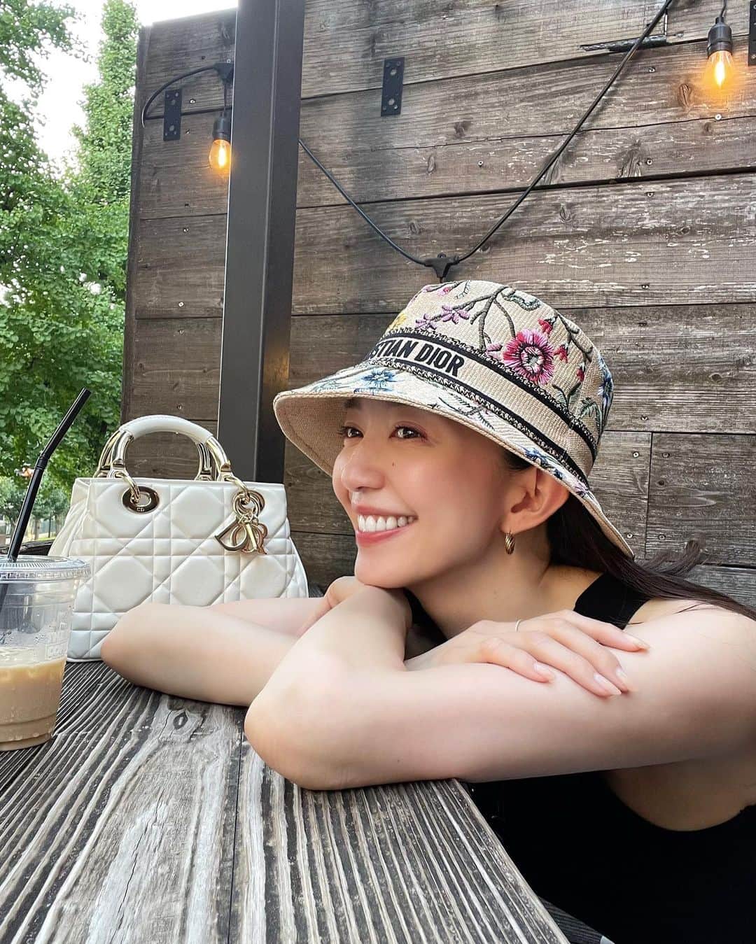 松島花のインスタグラム：「: #花私服 🌸 今年の夏は暑すぎてたくさん 帽子をかぶっています👒 花だけに花柄に目がないです🤭笑 : #ootd #outfit  #hanaoutfit #Dior」