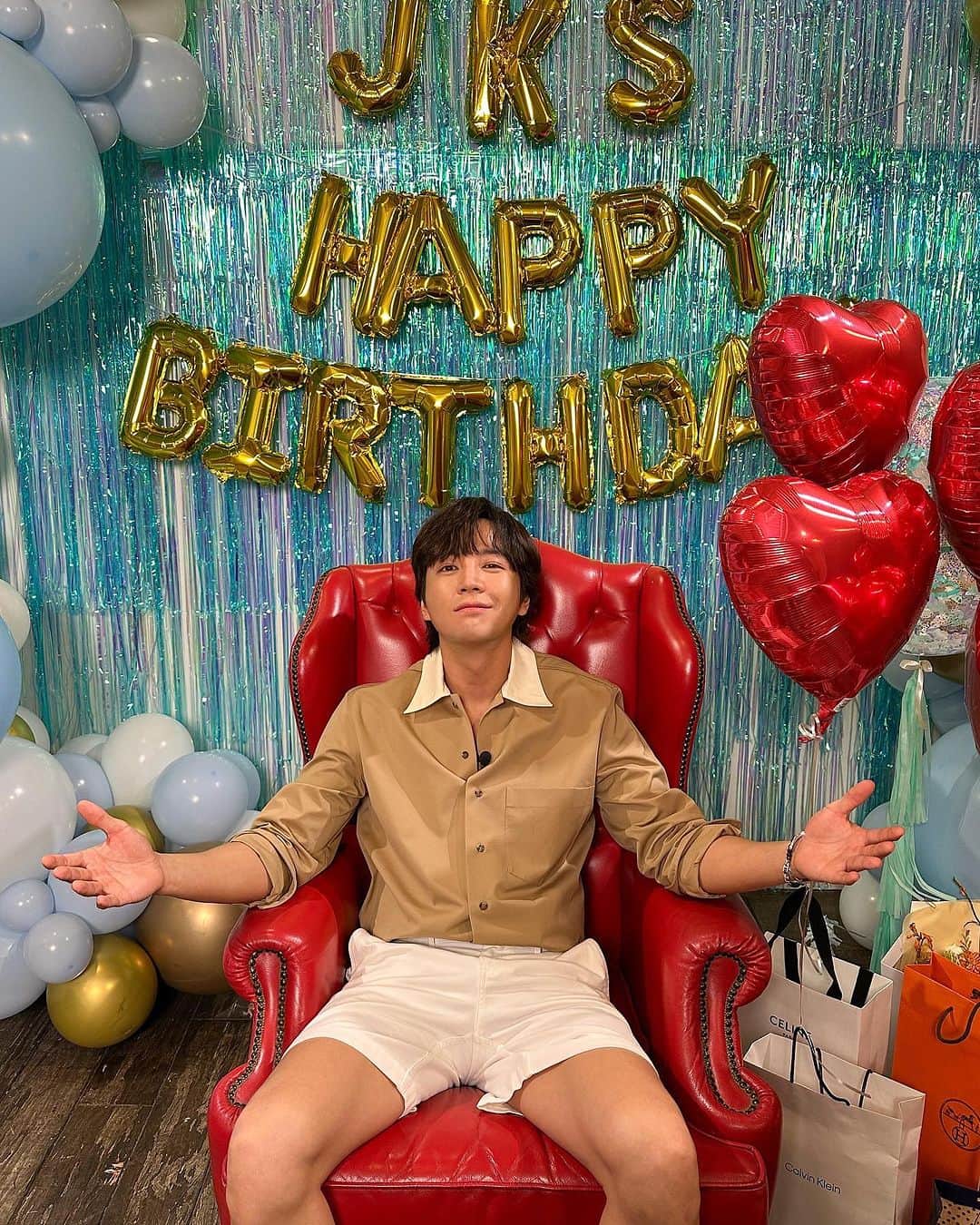 チャン・グンソクのインスタグラム：「HBD again😘🥳👏🏻🎉🎂🙌🏻」