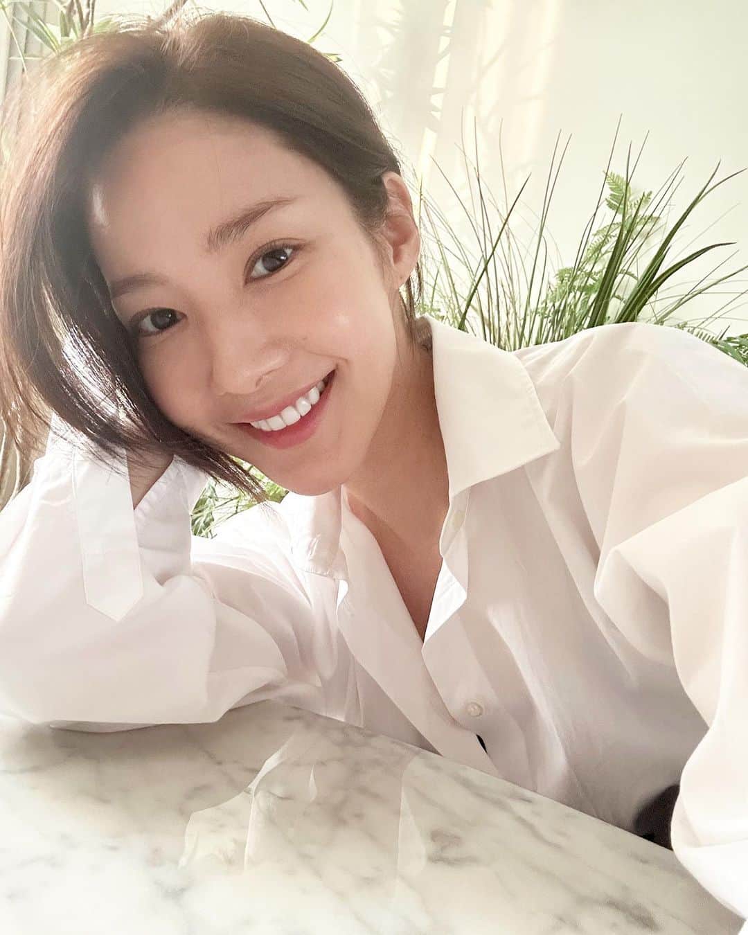 パク・ミニョンのインスタグラム：「#dayoffvibes🍃☀️」
