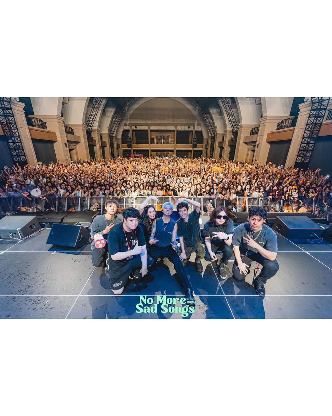 アンバー さんのインスタグラム写真 - (アンバー Instagram)「Guangzhou💛🧡 the first leg of the No More Sad Songs Tour is over and i can’t express how f*cking grateful i am to you guys. There were def times where i was tired af but feeling your guys’ energy and hearing you all sing with me really kept me going. I’ll see you all in 2024 for LEG 2 of tour! Love you guys always! LLAMA NEEDS TO GO NAP NOW 🦙」8月24日 19時00分 - amberliu