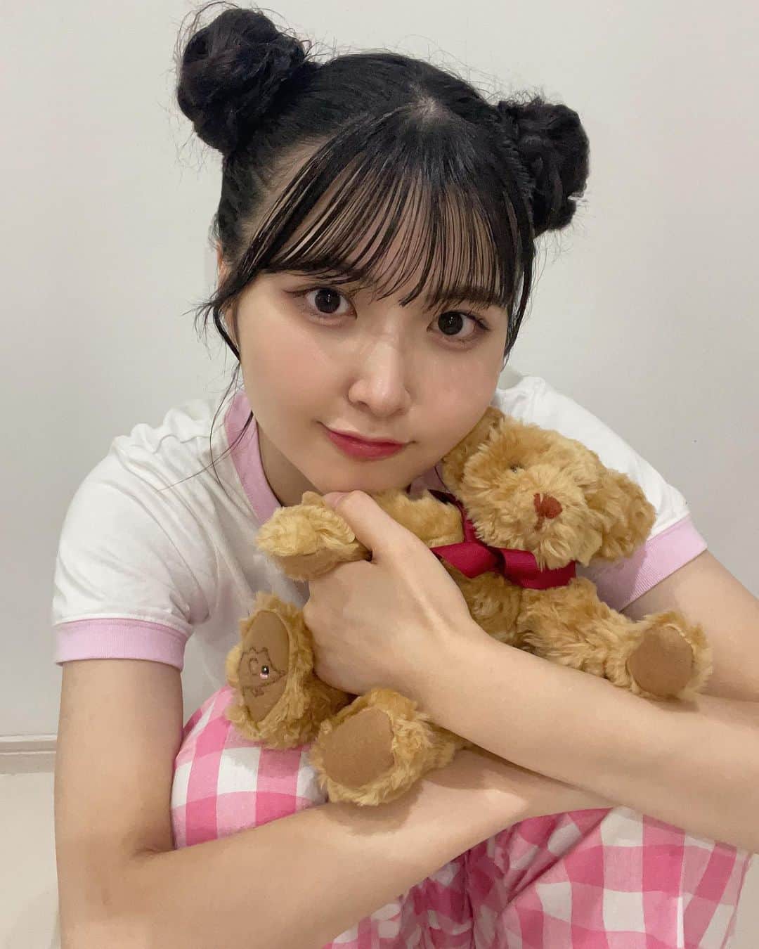 のインスタグラム：「♡  ままにパジャマみたいって言われた🫠💓  #かわいい #って思ったのになぁ  #ぴんく #くまさん #てでぃべあ #carebears  #beyooooonds #雨ノ森川海  #岡村美波 #みいみ」