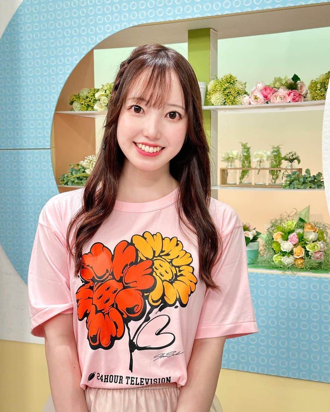 石井奏美のインスタグラム：「この土日は24時間テレビ🌻 私は高松本社から、 中桐アナと一緒にお伝えします📺  夏のおわり、 皆さんと素敵な思い出が 作れますように〜！  #岡山#香川#アナウンサー#24時間テレビ #okayama#kagawa」