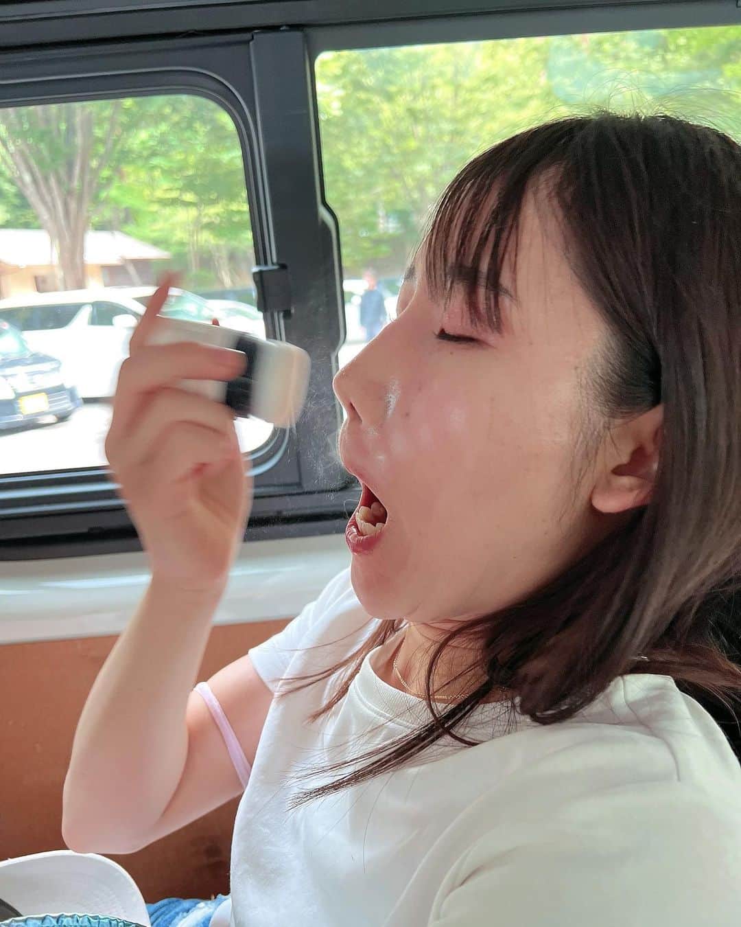 横山天音のインスタグラム：「皮脂抑える瞬間弟に激写された。むりwww」