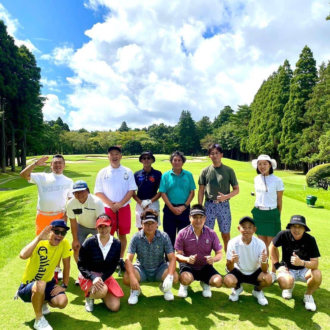 黒田アーサーさんのインスタグラム写真 - (黒田アーサーInstagram)「🅱️の会8月の陣！  今回は長年の友人でゴルフ⛳️は シングルの栗田貫一さんと、 日高屋の青野社長が初参加❗️  人数も毎回ちょっとずつ増えて 🅱️の会がどんどん大きくなる！  TKO木下君、黒田カントリー、 ラグビーの松尾雄治さんも ２回目の参加でした😉  アゼストグループ清水会長、 毎回ありがとうございます🙇‍♀️🙏  #アゼストグループ清水会長  #🅱️の会ゴルフ  #栗田貫一 #TKO木下 #松尾雄治  #長嶺葉子プロ  #新井麻衣プロ  #ピンゴルフジャパン  #ピンアパレルジャパン」8月24日 19時12分 - kuroda_arthur