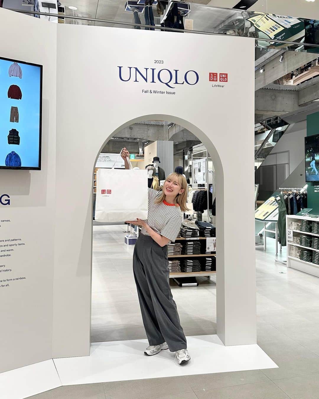 かほこ。のインスタグラム：「ㅤㅤㅤㅤㅤㅤㅤㅤㅤㅤㅤㅤㅤ ㅤㅤㅤㅤㅤㅤㅤㅤㅤㅤㅤㅤㅤ UNIQLO TOKYOで開催中の LifeWear Exhibition 2023FALL& WINTERに 遊びに行ってきました〜❣️ ㅤㅤㅤㅤㅤㅤㅤㅤㅤㅤㅤㅤㅤ "MODERN LAYERING" ラガーシャツの中にシャツを重ねたり ジャケットの上にシャツジャケットを重ねたり 今までなかったレイヤードを楽しむ秋🍁 ㅤㅤㅤㅤㅤㅤㅤㅤㅤㅤㅤㅤㅤㅤㅤㅤㅤㅤㅤㅤㅤㅤㅤㅤㅤㅤ  UNIQLO内はもう秋冬ものがたくさんで 発売前のアウターも試着させてもらいました♡ わたしはイエローのダウンをオーダー🌼 白のダウンベストもめっちゃ可愛かった…！ 肩パッド入ったメンズのジャケットも欲しかった🥹 ㅤㅤㅤㅤㅤㅤㅤㅤㅤㅤㅤㅤㅤ ちなみに3枚目に着てるユーティリティショートブルゾンも しっかりゲットしました🫡💖 ㅤㅤㅤㅤㅤㅤㅤㅤㅤㅤㅤㅤㅤ 期間限定で商品にちなんだクレープも食べられるので ぜひ行ってみてください🥰 ㅤㅤㅤㅤㅤㅤㅤㅤㅤㅤㅤㅤㅤ #PR #uniqlo2023FW #uniqlo #uniqlotokyo #ユニクロ #kaho_fashion @uniqlo_jp」