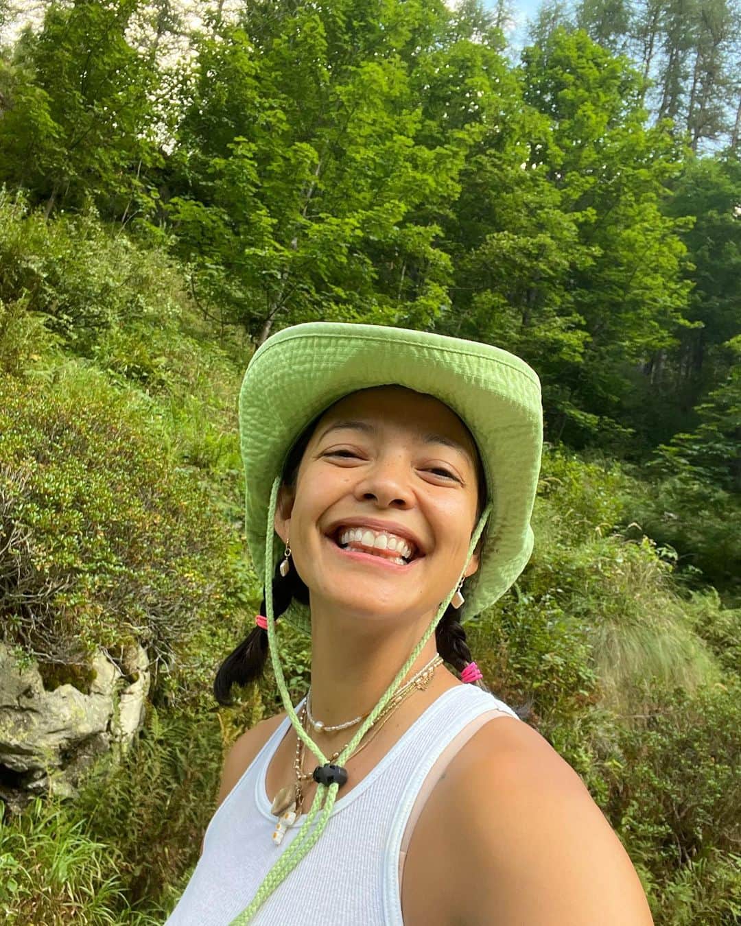 ナオミ・シマダのインスタグラム：「rly rly rly lovingly embracing my inner mountain fairy these days, took me years to find her, but I’m glad she’s here now🧚🏽‍♀️」