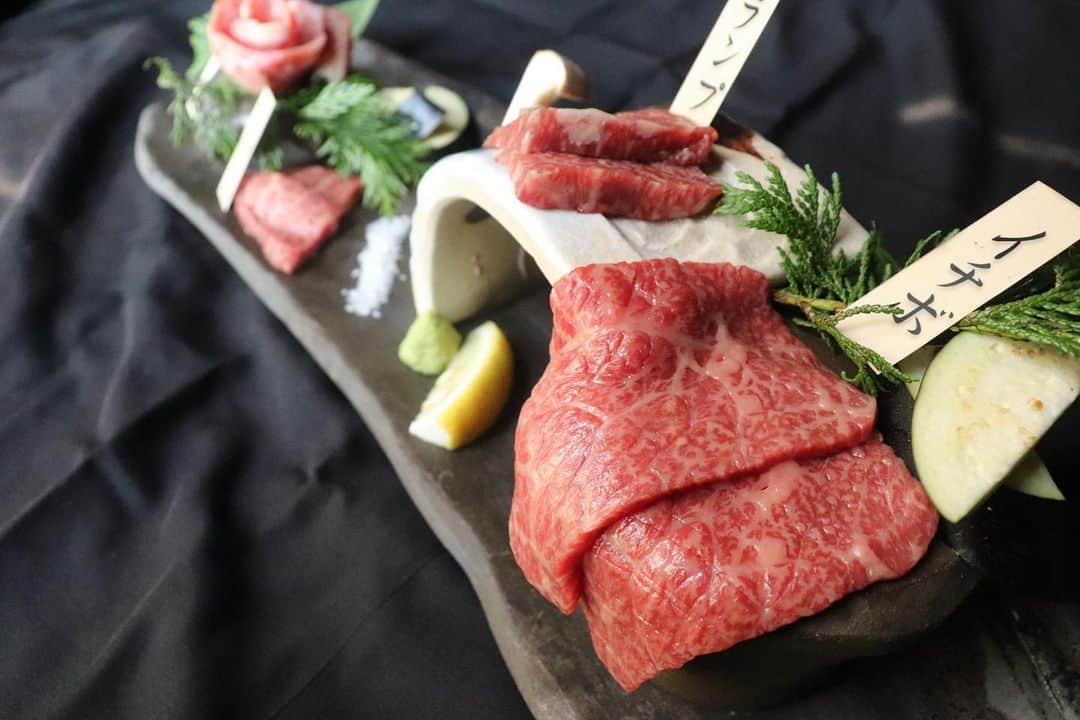 備長炭焼肉ほむら 刈谷本店のインスタグラム：「こんばんは！ 8月も残りあと1週間！  みなさま夏はお楽しみでしょうか？😊  天候が安定しない日が続いてますが どうぞ体調に気をつけてお過ごしください！🙇‍♂️  本日も皆様お待ちしております❗️」