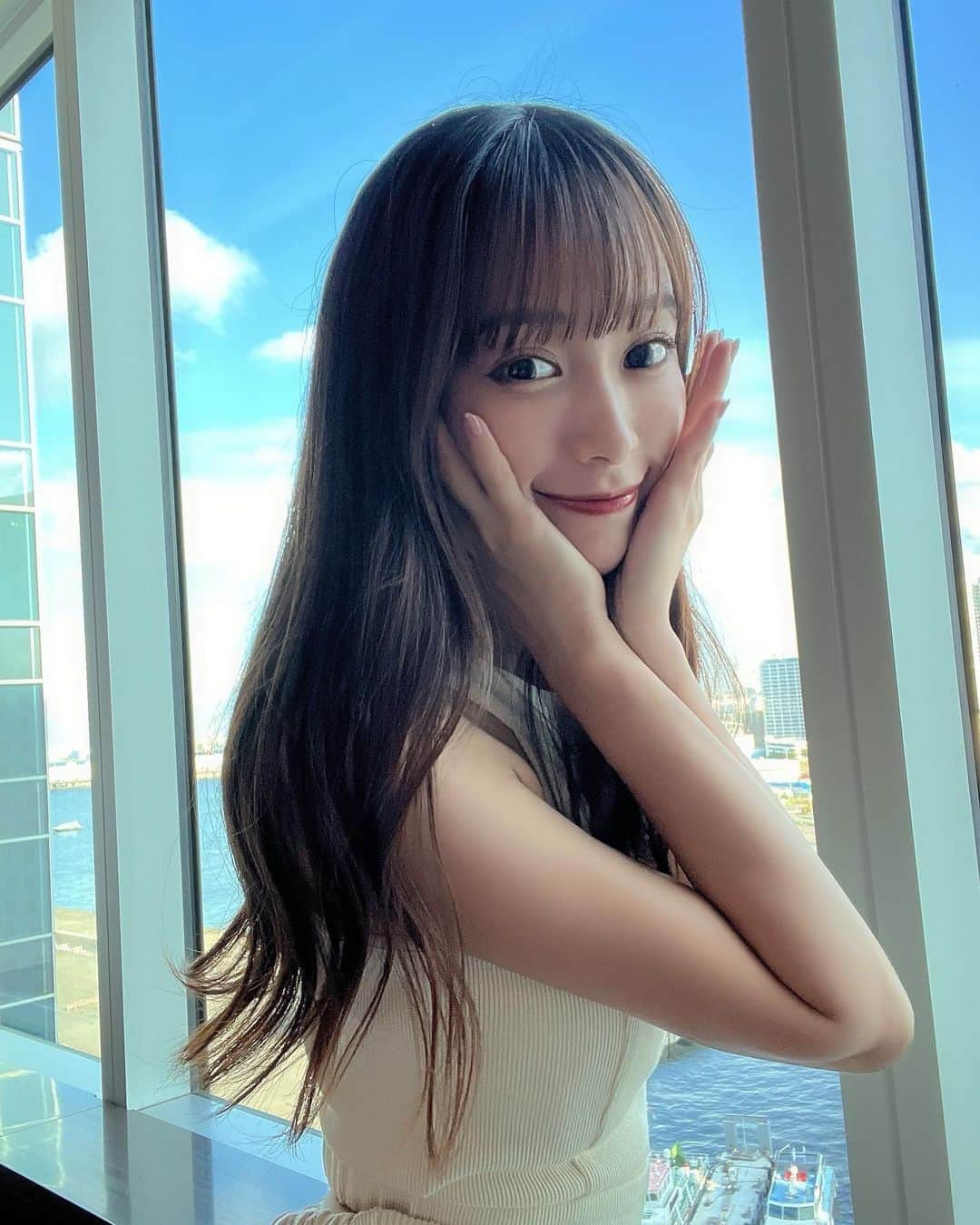 岡島彩花のインスタグラム：「これでも朝髪の毛巻いたのに😅🫧」