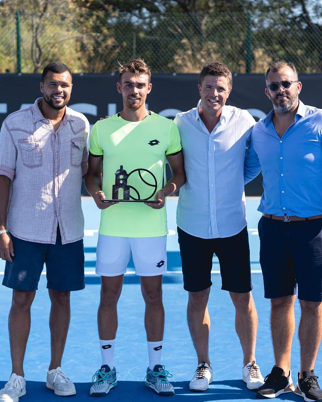 ジョー＝ウィルフリード・ツォンガのインスタグラム：「🏆 M-1 avant de remettre un troisième trophée au vainqueur du @sainttropezopen !   Rendez-vous du 18 au 24 septembre pour ce tournoi ATP Challenger 125 (en accès libre toute la semaine sauf le week-end) 🙌  #TsongaTeam #allingroup」