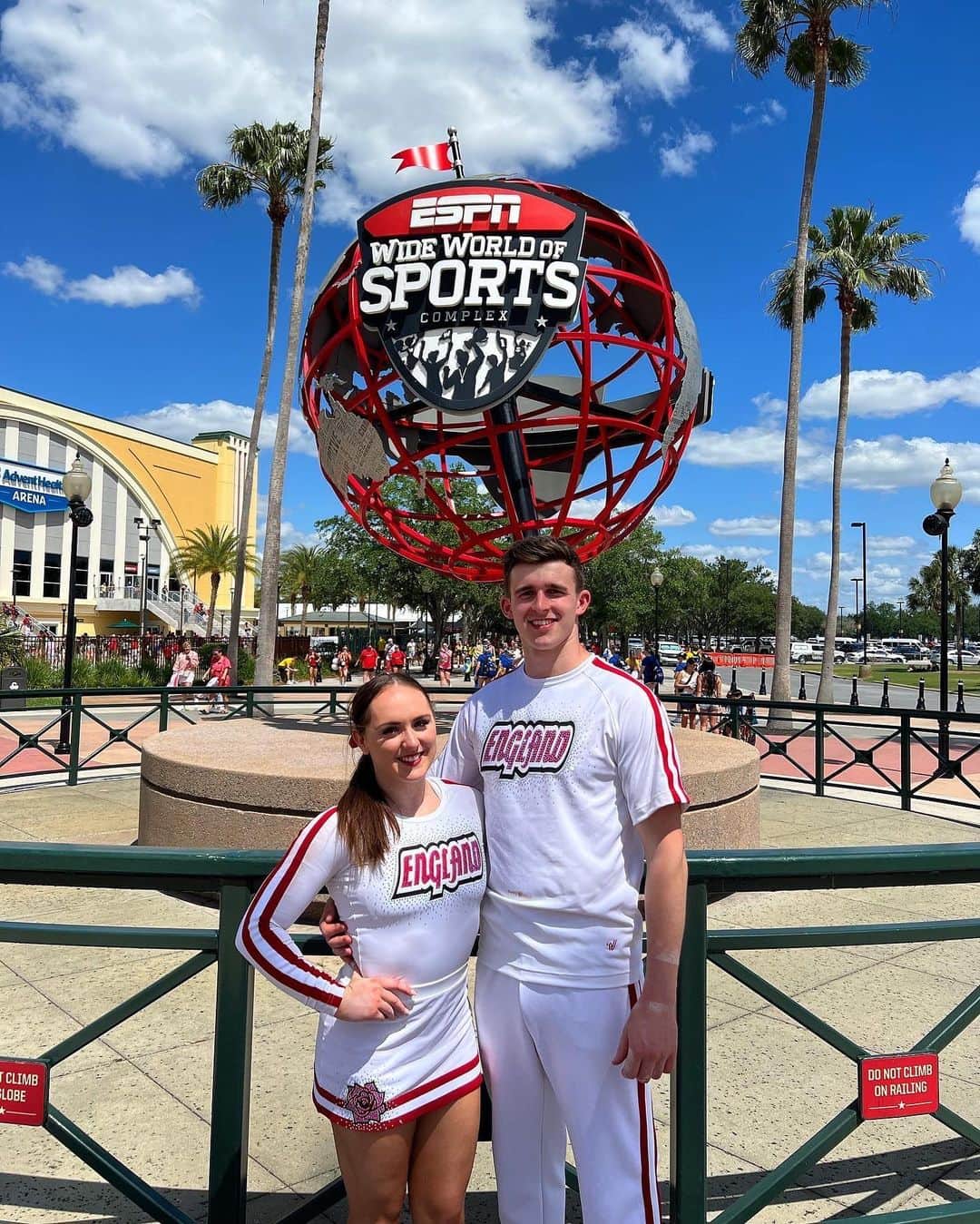 エイミー・ティンクラーのインスタグラム：「Happy birthday to favourite stunt partner 🫶🏼   … and you’re not too bad of a boyfriend either 💕   Hope you have the best day, I love you forever 💕」