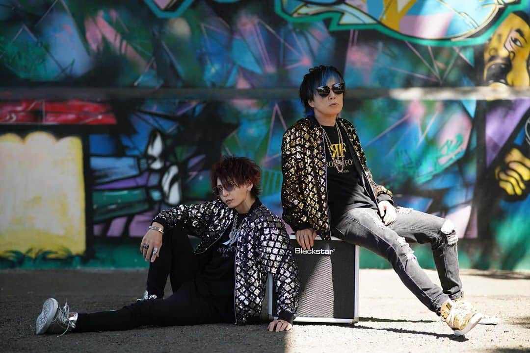 遠藤一馬のインスタグラム：「ROYAL FORCEの2ndシングル、Who was..のMVをYouTubeにUPしました。  LIVE会場にCDをGETしに来てください😉  https://youtu.be/GgKDolfDR6A?si=3pjS_xf4UW0_O0kJ  9/23(sat.祝) ROYAL FORCE LIVE 〜Royal autumn is on its way〜 Second Single"Who was.."発売記念GIG 会場:吉祥寺SHUFFLE  Guest:NATCHIN(黒王)  Open:16:30 Start:17:00 前売りticket:¥6,500 TIGETにて発売中  ※ 終演後、Second Single "Who was.."をお買い上げの方を対象にKAZUMA, YU+KI, 黒王 (NATCHIN)によるサイン会を行います。」