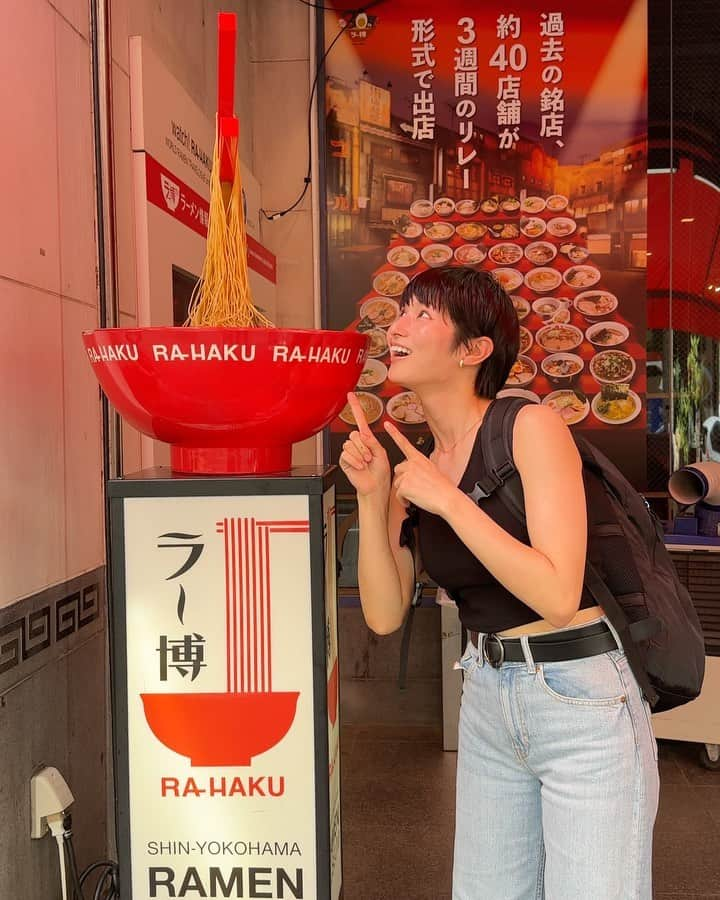 大島璃乃のインスタグラム：「新横浜ラーメン博物館🍜 ラーメンの歴史がぎっしり😳‼️ 期間限定のラーメンもイートインできて大人気っ❤️‍🔥 海外の方もたくさんいてラーメン人気すごっ お土産売り場にはご当地ラーメンたちが！！ これはたまらん🤭🔥🔥🔥  みんなはラーメン何味が好き？？  I went to “Shin-Yokohama Ramen Museum”. The museum displayed a lot of the history of Ramen.🍜 There is also a space where you can eat-in ramen for a limited edition!! There were lots of location ramen in the souvenir shop🤭❤️‍🔥 You should go there🔥🔥🔥  #ラーメン博物館 #ラー博  #神奈川 #神奈川県 #神奈川観光 #神奈川グルメ  #新横浜 #新横浜グルメ #ラーメン #博物館  #ラーメン屋 #ラーメン部 #ラーメンショップ  #ramenmuseum #ramen #ramennoodles  #kanagawa #shinyokohama #ramen🍜  #ramenshop #japanesefood #japaneseculture  #noodle #noodles🍜」