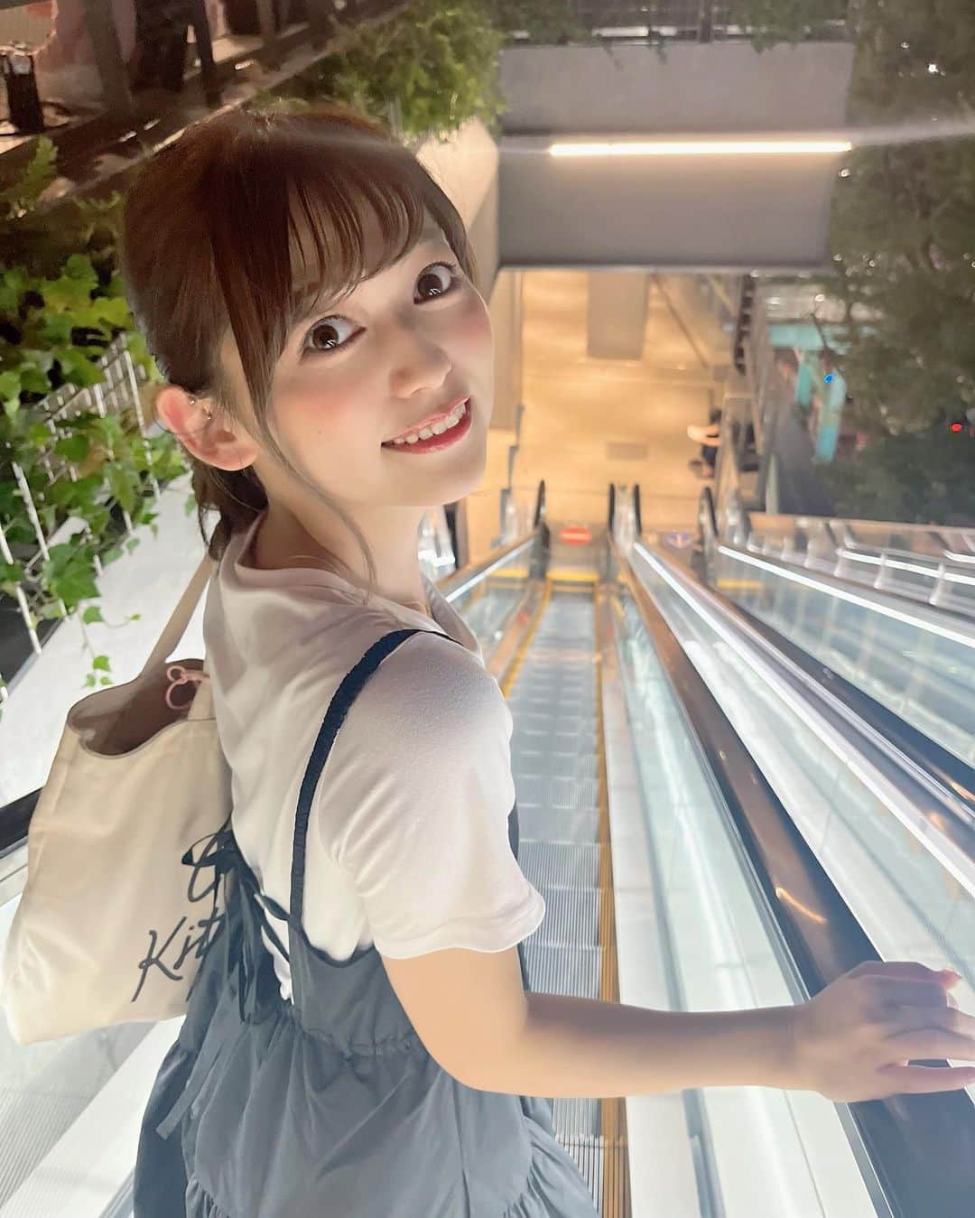 のインスタグラム：「杏樹がこの前撮ってくれた☺️🍊  #宮下パーク #miyashitapark  #f #fyp #fashion #ポニーテール」