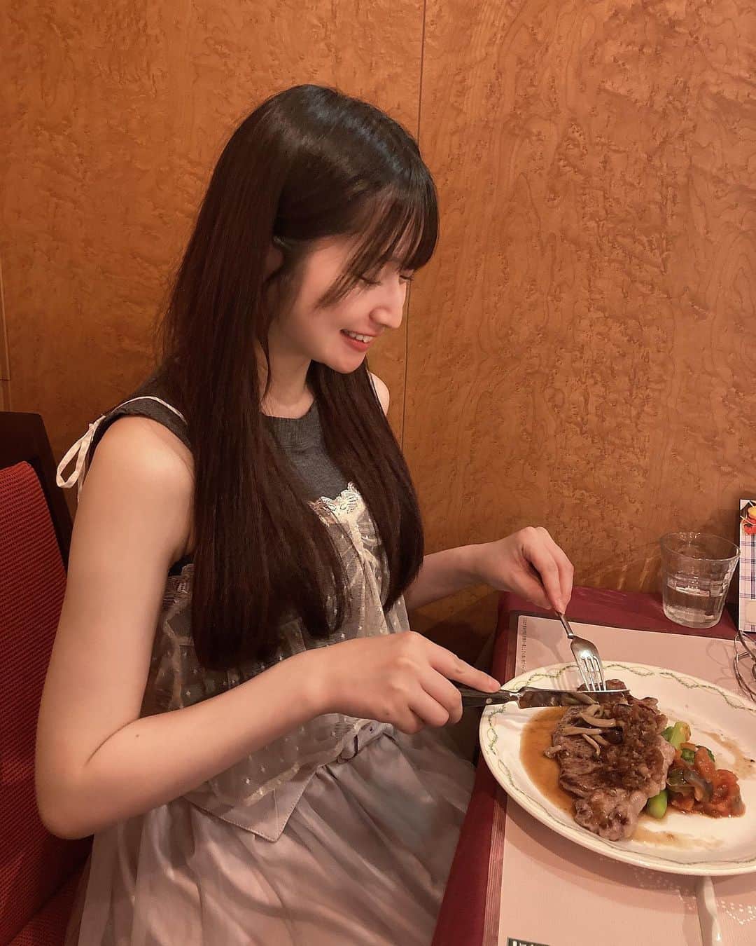 のインスタグラム：「お肉だいすきー！」