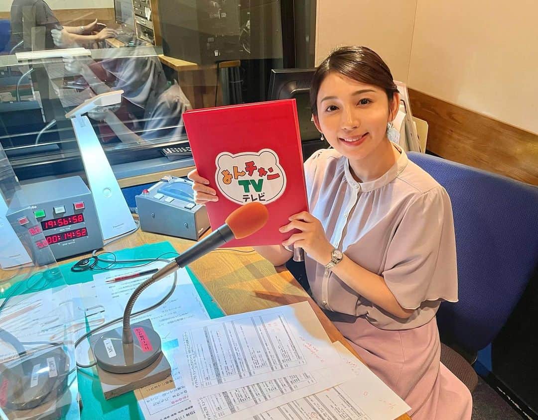 野嶋紗己子のインスタグラム：「📺→📻！！🏃‍♀️💨💨💨✌️🌸  #よんチャンTV 生放送終わりのラジオ収録は、 よく口がまわります。笑　#mbs#ラジオ#音コン」