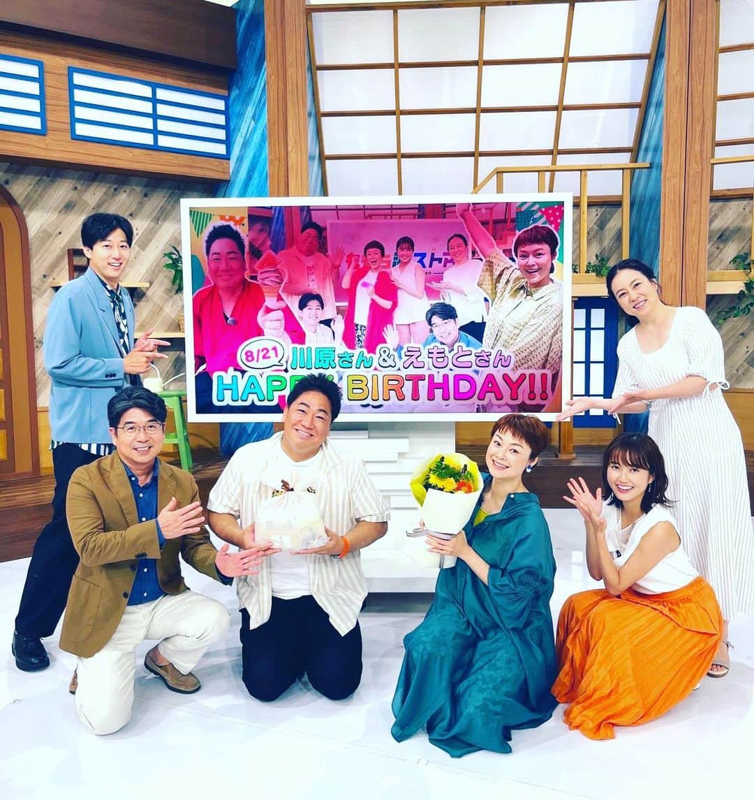 のインスタグラム：「ももち浜ストアの皆さんに大好きな豆腐詰め合わせを頂きました！同じ誕生日のえもりえさんと一緒に祝って頂きました！ 地元応援live wish＋の皆さんに大好きな田しゅうのもつ鍋を頂きました！ ブルーリバーの望むところだのスタッフさんに茅乃舎のお出汁を頂きました！ KBCラジオハッピーアワーのスタッフさんとなるみちゃんに快眠癒しグッズを頂きました。 おじさんがまた一つおじさんになっただけなのにお気遣いありがとうございました😭これからもお仕事バリバリ頑張ります😤ぬんっ！」