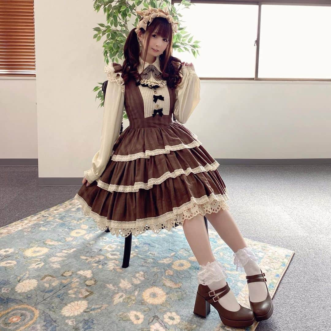 伊藤芽衣さんのインスタグラム写真 - (伊藤芽衣Instagram)「星箱Worksさまの @hoshibakoworks  秋冬新作展示会の 様子です！ ⁡ すてきな ロリィタ服を 着用させていただきました♡ ⁡ #星箱works #HoshibakoWorks #ロリータファッション #ロリィタファッション #ロリィタ」8月24日 20時09分 - itoumei