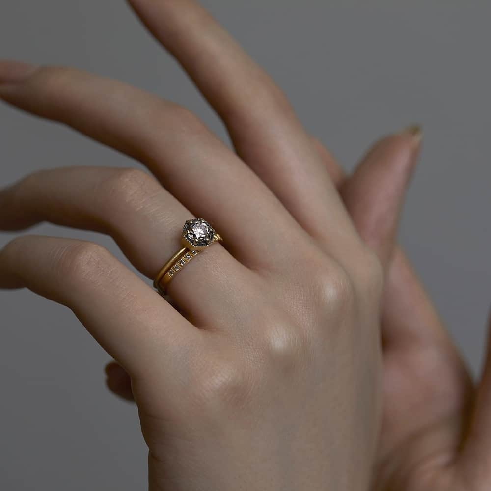 サトミ カワキタのインスタグラム：「Our uniquely beautiful diamond Hexagon ring, featuring an ethically sourced 0.70 carat round brilliant cut brown diamond, and handmade in New York.」