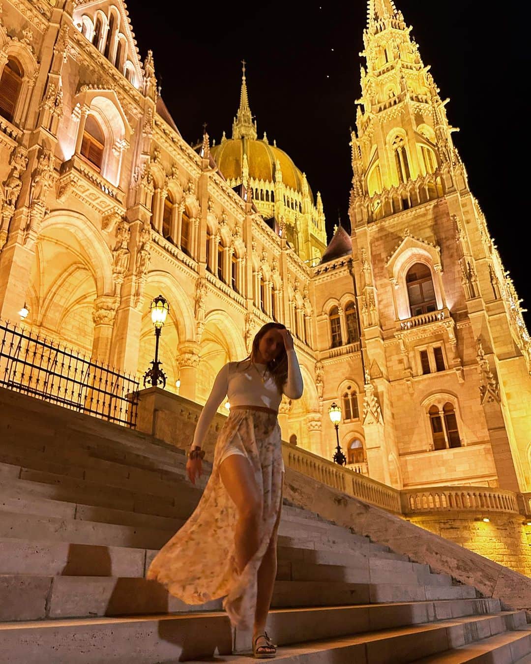 Justyna SAGANIAKのインスタグラム：「Oh what a shiny night ✨」