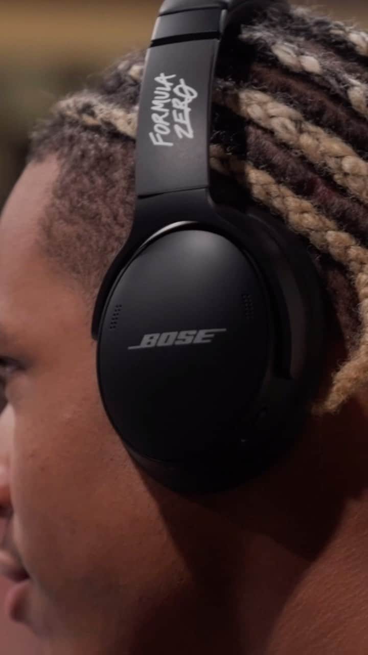 デイミアン・リラードのインスタグラム：「Shoutout to @bose for providing my @frmlazro camp with custom Formula Zero Bose headphones. Had make sure the Formula Zero fam got my #DonDOLLA streams up too 🤣🤣🤣  #TeamBose #DameDOLLA」