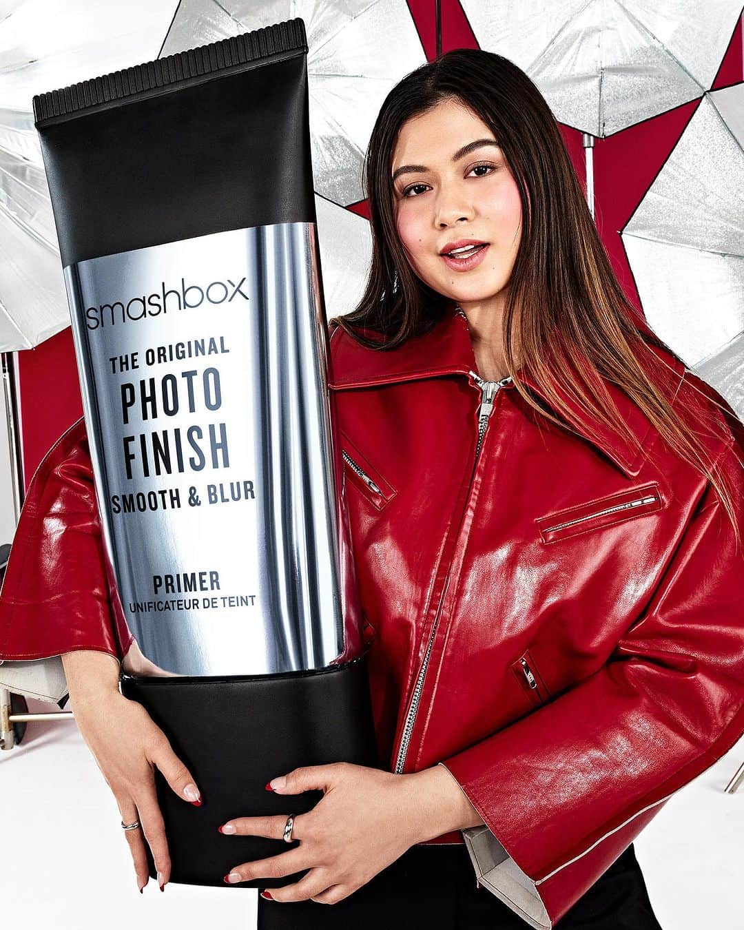 Smashboxのインスタグラム：「⭐ Always start with Smooth + blur primer ⭐ ✔️ grips makeup ✔️ blurs pores ✔️ smooths lines ✔️ never sticky ✔️ nourishes skin ✔️ perfect in pictures ✔️ lightweight  Shop the crystal clear classic at smashbox.com | Link in bio」