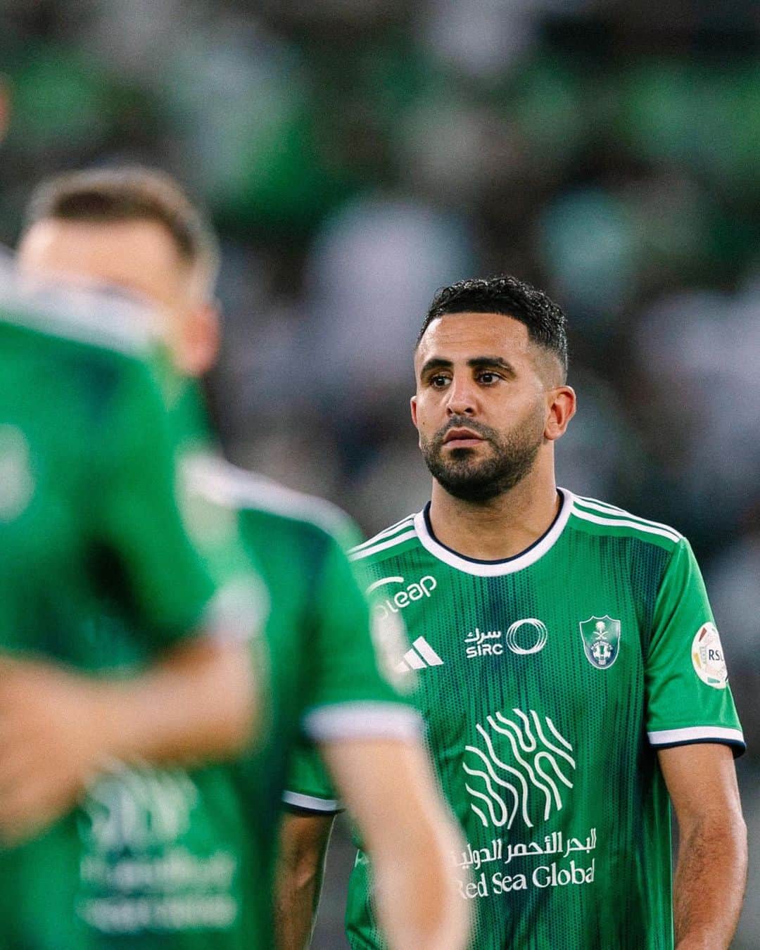 リヤド・マフレズのインスタグラム：「3/3 ✅ big effort from the team to clinch the 3 points tonight, congrats guys 💚 @alahliclub.sa」