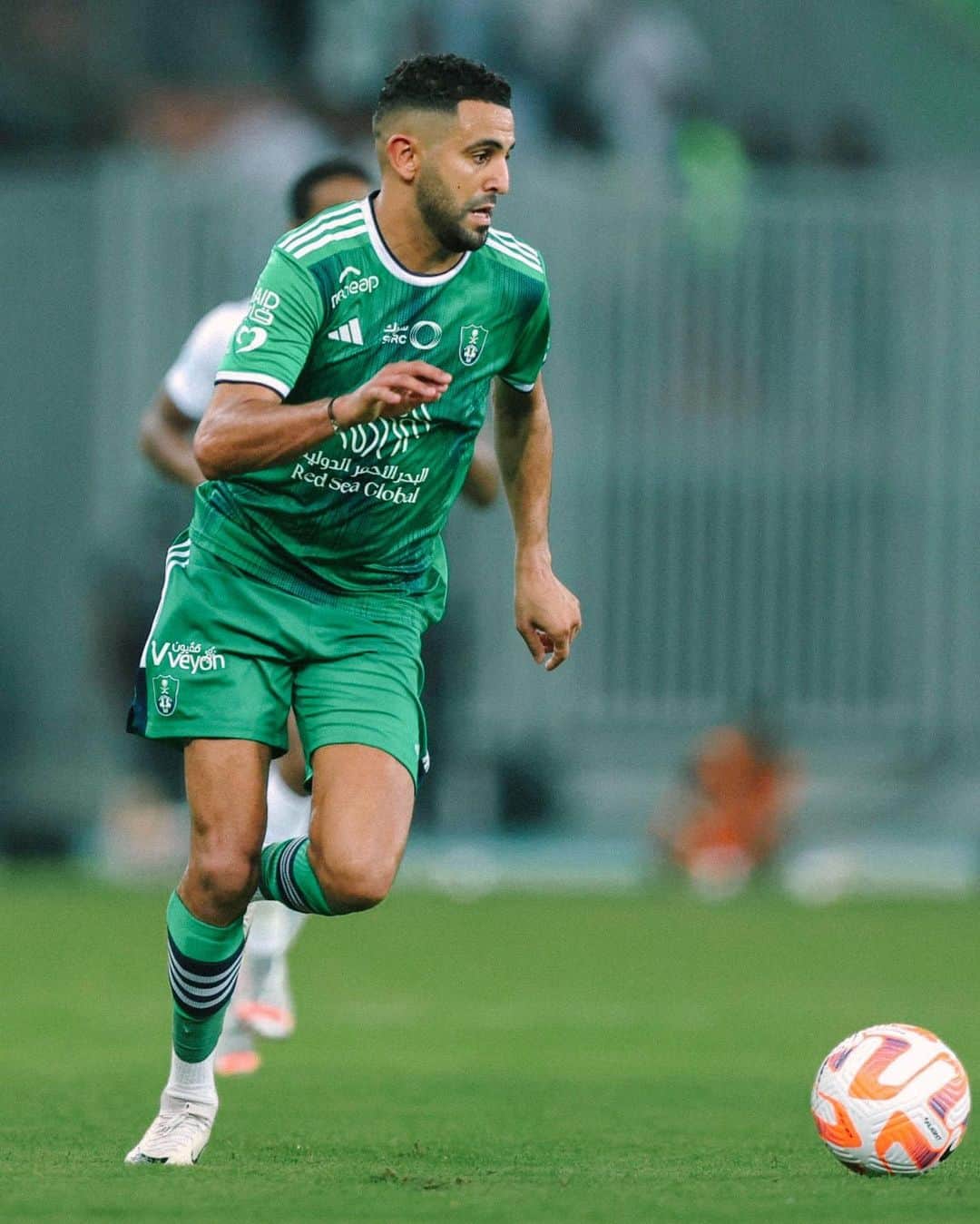 リヤド・マフレズさんのインスタグラム写真 - (リヤド・マフレズInstagram)「3/3 ✅ big effort from the team to clinch the 3 points tonight, congrats guys 💚 @alahliclub.sa」8月25日 5時59分 - riyadmahrez26.7