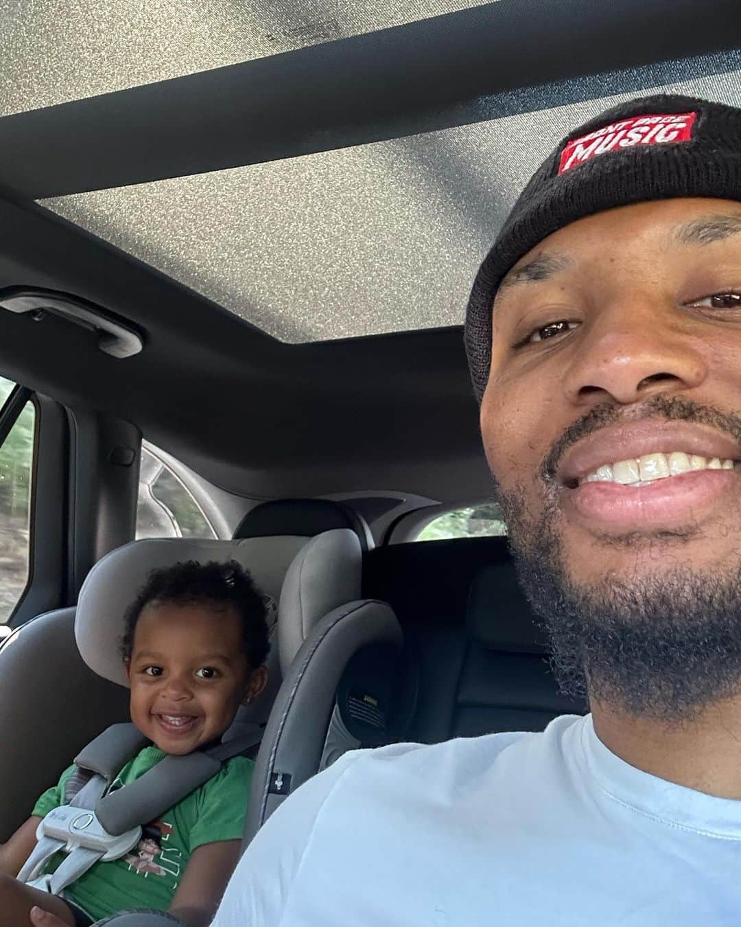 デイミアン・リラードのインスタグラム：「Being a girl dad will age me.」