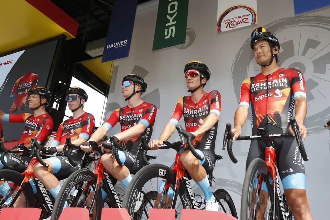 新城幸也のインスタグラム：「#DeineTour  @deutschlanddeinetour Stage 1 ✅  📸 Photo : @sprintcycling #RideAsOne  @cn_bahrainvictorious @teambahrainvictorious」