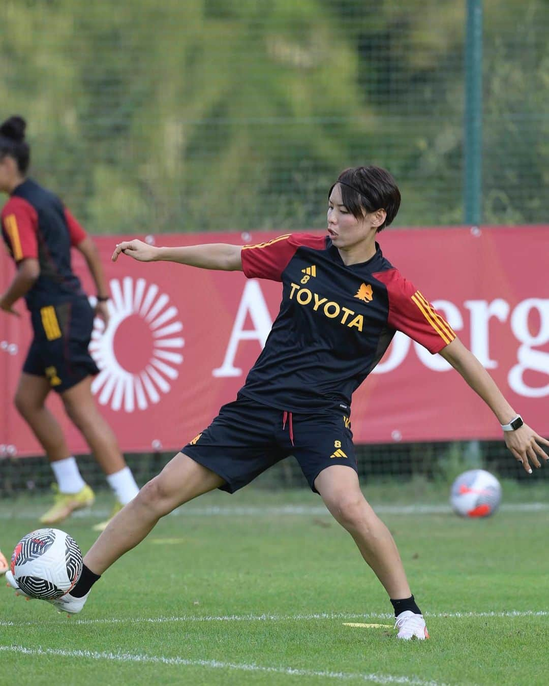 熊谷紗希さんのインスタグラム写真 - (熊谷紗希Instagram)「Start a new adventure with @asromawomen 🇮🇹❤️ チームに合流しました⚽️🔥 早くチームの力になれるようにしっかりやるべきことに集中し続けます🫡 覚えることが多すぎて軽くパニックですが🤣、そんな状況もしっかり楽しみたいと思います😁👍🏻 #まずはみんなの名前を覚えることから #同じ名前多すぎw  #背番号は8 #みんな早く見慣れてね #感謝」8月25日 6時27分 - kumagai1017