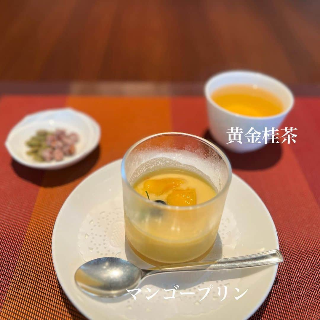 黒帯さんさんのインスタグラム写真 - (黒帯さんInstagram)「【池袋】【ホテルメトロポリタン】 中国料理「桂林」で広東フェア開催中 ホテルメトロポリタン中国料理「桂林」では2023年8月31日まで中国四大紀行と題して第三弾の「広東フェア」をご提供中です。 「食は広州にあり」 日本で最も親しまれている中華料理と言えば、広東料理（かんとんりょうり）ではないでしょうか。広東料理は日本のみならず、欧米など世界各国で広く知られています。日本では四川・北京・上海料理と並ぶ「中国の四大料理」のひとつであり、中国現地でも四川・山東・江蘇料理と共に自国を代表する4つの料理体系「四大菜系」のひとつに挙げられています。また、温暖な気候に恵まれ、海にも面しているため、多様な野菜や海産物など豊富な食材に恵まれているのも特徴です。素材の持ち味を充分に引き出し、奥深い味わいに仕上げた料理の数々です。  ～中国四大紀行～広東ランチコース 　 ・前菜四種盛り合わせ ・ふかひれ姿煮入り中華風茶わん蒸し  ・国産牛　黒胡椒炒め　季節野菜添え ・蒸し物点心三種（広東焼売/小籠包/金糸焼売）  ・蟹肉と冬瓜煮込み　淡雪仕立て  ・冷やし麺  ・マンゴープリン　/　黄金桂茶  素材を生かしたあっさりとした味付けでどなたにも美味しく召し上がっていただける全7品のランチコースで、中でも“ふかひれ姿煮入り中華風茶わん蒸し”は茶わん蒸しにふかひれ姿煮をのせ、じっくり丁寧に仕上げた清湯スープを注いだ逸品。広東でも代表的な点心はこだわりの広東焼売を含め3種類がいただけます。デザートでは季節を感じる“マンゴープリン”と香りゆたかなお茶を堪能いただけます。  料理を引き立てる中国茶を選んで、食中茶はいかが？ 種類によってさまざまな味や香りの表情を変える中国茶・台湾茶。難しく考えず、リラックスタイムやお料理をいただく際に手軽に楽しんでみてはいかがでしょうか。その奥深い魅力と美味しさに虜になるはずです。  旨味たっぷりの肉料理 × 鉄観音  濃厚で芳醇、華やかな甘味のある鉄観音は、脂分の強い肉の味に負けず、一緒にいただくと爽やかな食後感となります。鉄観音は赤ワインにたとえられ、肉料理にぴったりですが、その力強さはオールマイティで、どんな料理にも合います。虫歯予防や口臭予防も期待できるので、食中のお茶はおすすめです。  9月1日から中国料理「桂林」自慢の食欲そそる「四川フェア」開催  sub3 2023年9月1日（金）より11月30日（木）まで中国四大紀行と題した第四弾、最終章は「四川フェア」を開催されます。四川料理である「桂林」ならではの辛さとコクがある味付けで、辛みの効いた料理だけでなく、多彩な味覚もお楽しみいただける四川料理の数々が用意され、また、フェア期間中9月1日（金）～10月15日（日）及び10月16日（月）～11月30日（木）の期間はフェアメニューを一新して、「桂林」自慢の食欲をそそる四川料理いただけます。  「～中国四大紀行第三弾～ 広東フェア」  ■ 期間：～2023年8月31日（木） ■ 場所：2F　中国料理「桂林」 ■ 時間：ランチ11:30a.m.～3:00p.m.（ラストオーダー2:30p.m.） 　　　　 ディナー5:30p.m.～9:30p.m.（ラストオーダー9:00p.m.） 　　　　＊ディナーコースラストオーダー8:30p.m. 　　　　＊毎週水曜日は休業日となります。 　　　　※状況により営業時間・営業内容が急遽変更になる場合がございます。 ■　ご予約・お問い合わせ：03-3980-5533（レストラン予約　10:00a.m.～8:00p.m.）  #桂林 #中国料理 #中華料理 #中華 #広東 #広東料理 #ふかひれ #ふかひれ姿煮 #点心 #池袋ランチ #池袋ディナー #池袋 #ホテルメトロポリタン #ホテルメトロポリタン池袋 #chineserestaurant #ikebukuro #hotelmetropolitan #hotelmetropolitanikebukuro #ikebukurotokyo #ikebukurolike」8月25日 6時51分 - shin_kuroobisan