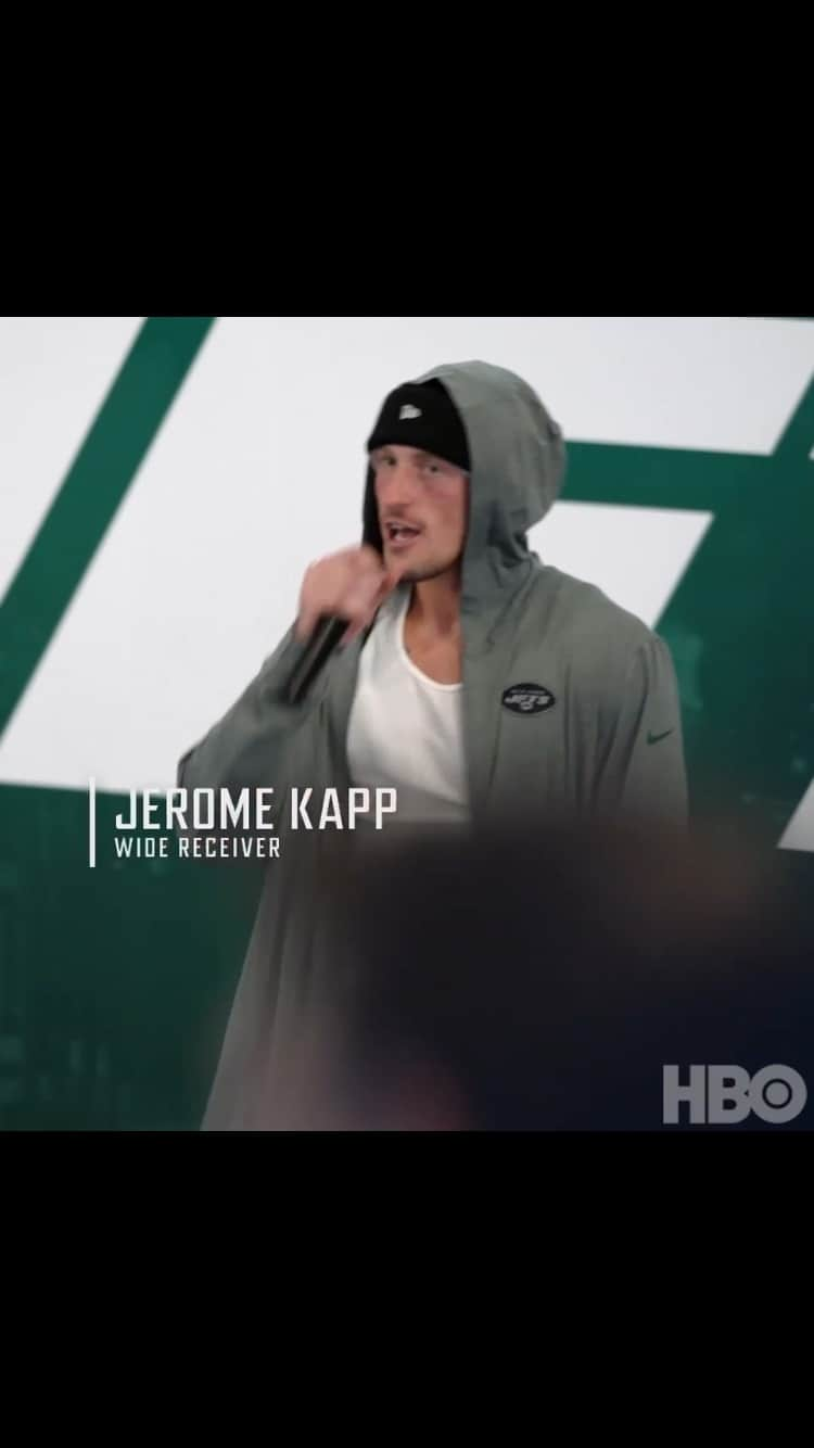 エミネムのインスタグラム：「🫡 @jerome_kapp85 full unedited version from @hardknockshbo @nfl」