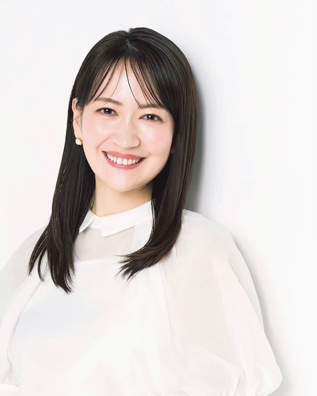 小倉星羅さんのインスタグラム写真 - (小倉星羅Instagram)「. ˗ˏˋ 集英社BAILA×話し方研究室 「話し方講座開講」ˎˊ˗  BAILA編集長杉浦さんにお声がけいただき、 BAILA college第一弾として、集英社の「ハピアカ」にて 話し方講座を行わせていただいています。  昨年、ビジネスコンテストで賞をいただいてから、 細々とスタートしていた話し方研究室ですが、 この度コラボのお話をいただき、 話し方講座を開講させていただきました。  私たちが【アナウンサー&大学講師】として、 作り上げてきたメソッドの中から わかりやすく話し方の極意を取り入れています。  BAILA世代の方も、そうではない方も 楽しみながら身につけていただける内容となっています。  ぜひハピアカWEBサイトからご覧ください💁‍♀️ :::::::::::::::::::::::::::::::::::::::::::::::::::::::::::::::::::::::::::::::: @hapi_aca  現役アナウンサーに学ぶ 「仕事がうまくいく」話し方講座  ／ プロのアナウンサーが実践する 話し方のメソッドを徹底解説！ ＼  現役アナウンサーであり、話し方研究室の代表である小倉 星羅さんを講師に迎え、「仕事が上手くいく」話し方を 【基礎編】と【応用編】の2回で徹底的に解説！  【基礎編】では、表現力アップに欠かせない正しい発声と発音の方法、腹式呼吸の重要性、話し方の構成力、魅力が伝わる自己紹介の作り方など、明日からすぐに役立つスキルをレクチャー。  【応用編】では、【基礎編】での学びを生かして、声色 (間やイントネーション）をつけるポイントを実演するほか、 自分の弱点を把握するタイプを診断とその対策、 ビジネスシーン別の「成功する話し方ポイント」を学びます。  「話し方」に自信をつけて、仕事が上手くいくヒントを掴みましょう。  #話し方研究室 #ハナケン #パラキャリアナウンサー #プレゼン #アナウンサー #発声 #発声練習 #滑舌 #滑舌練習 #話し方トレーニング #話し方がうまくなりたい #面接対策 #面接練習 #面接のポイント #仕事術 #就職活動 #就職活動中 #就職活動対策 #就活 #就活中 #就活相談 #HAPPYPLUSACADEMIA #ハッピープラスアカデミア#ハピアカ #ハピアカライブ #集英社 #オンライン講座#オンデマンド#BAILA #バイラ」8月24日 21時57分 - seira_ogura