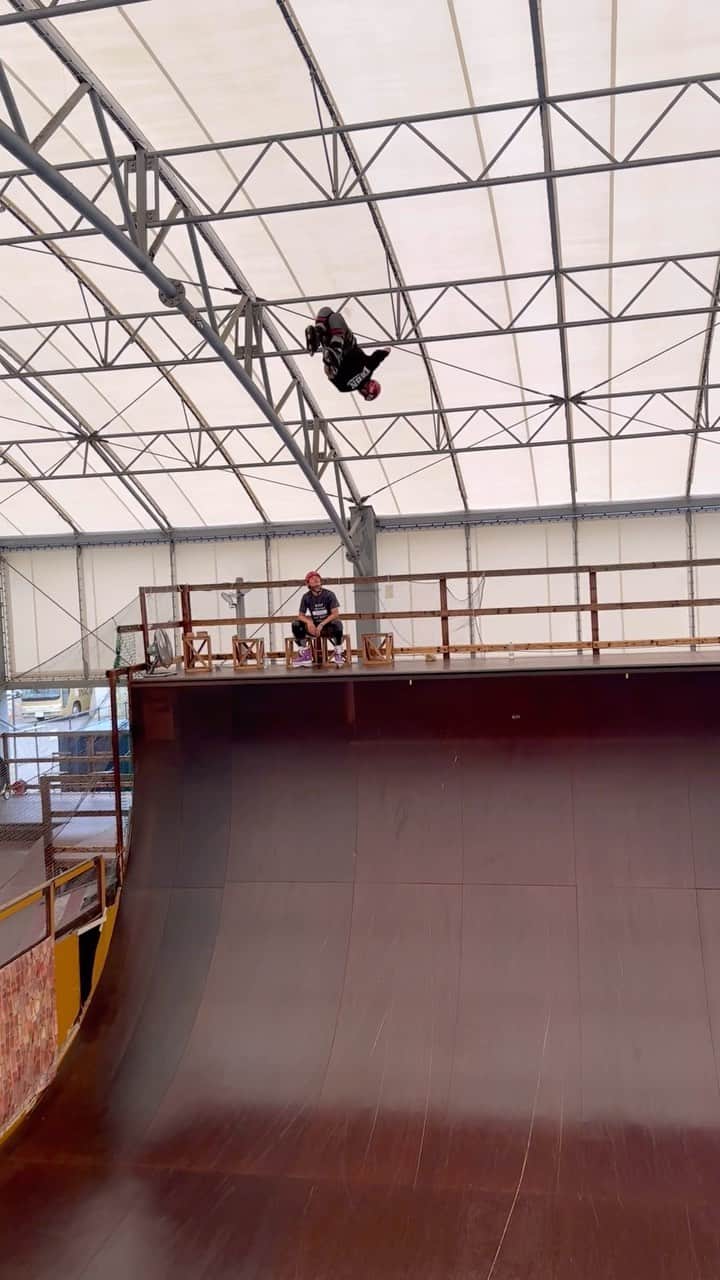 安床武士のインスタグラム：「Spin line🌪️ スピン色々詰め込みライン。 at #gskatepark @goodskates_inc   📹 @sportsloverkaho .  @usdskates  @undercoverwheels  @lzbn_official  @papasu1048  @sport_sunchlorella   #usdskates #usdaeon #aeon68 #yasutokoaeon #undercoverwheels #rollerblading #blading #inlineskate #roller #rollerfreestyle #インラインスケート #ローラーブレード #ローラーフリースタイル #takeshiyasutoko #安床武士 #vert」