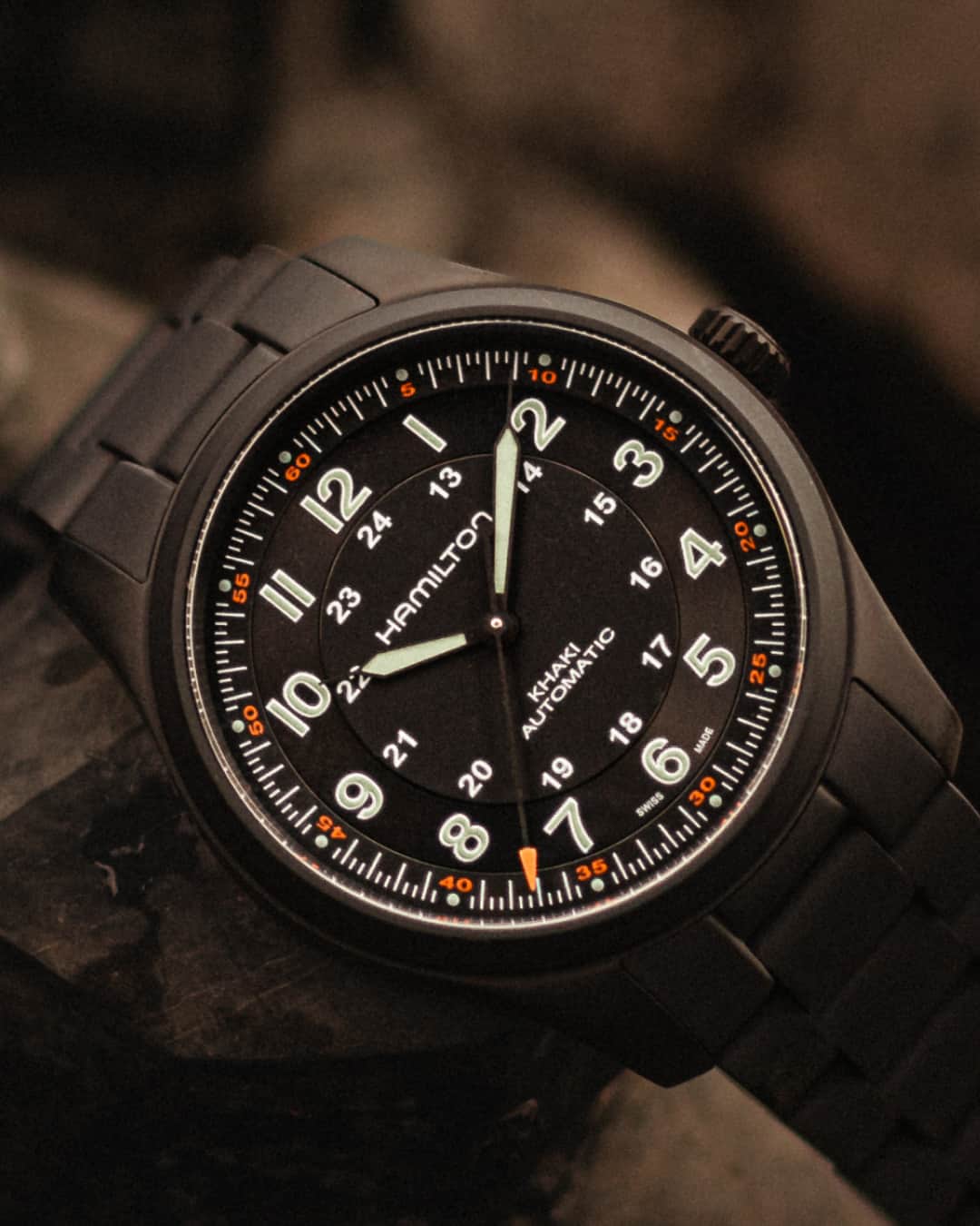 Hamilton Watchのインスタグラム：「Our military inspired Khaki Field Titanium Auto is now available in two new models. Paired with a bracelet - matte black and brushed titanium, the timepiece offers a sleek look without compromising on performance.  #hamiltonwatch #adventure #newtimepiece (Ref. H70215130)」