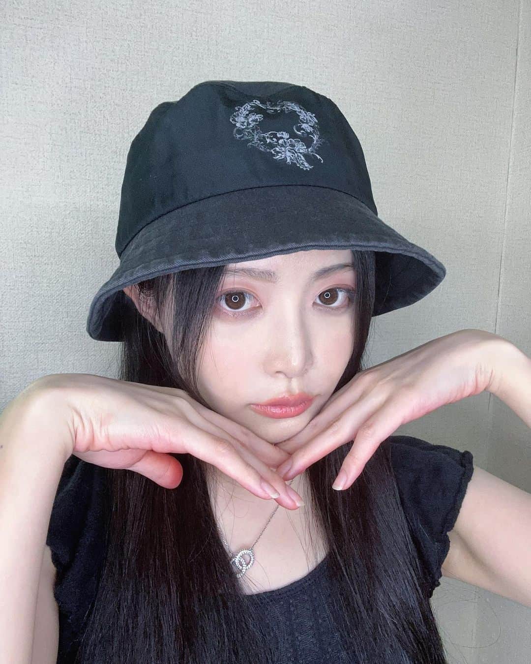 のインスタグラム：「夏☀️bucket hat  αアパレルお気に入り使いすぎ色褪せる」