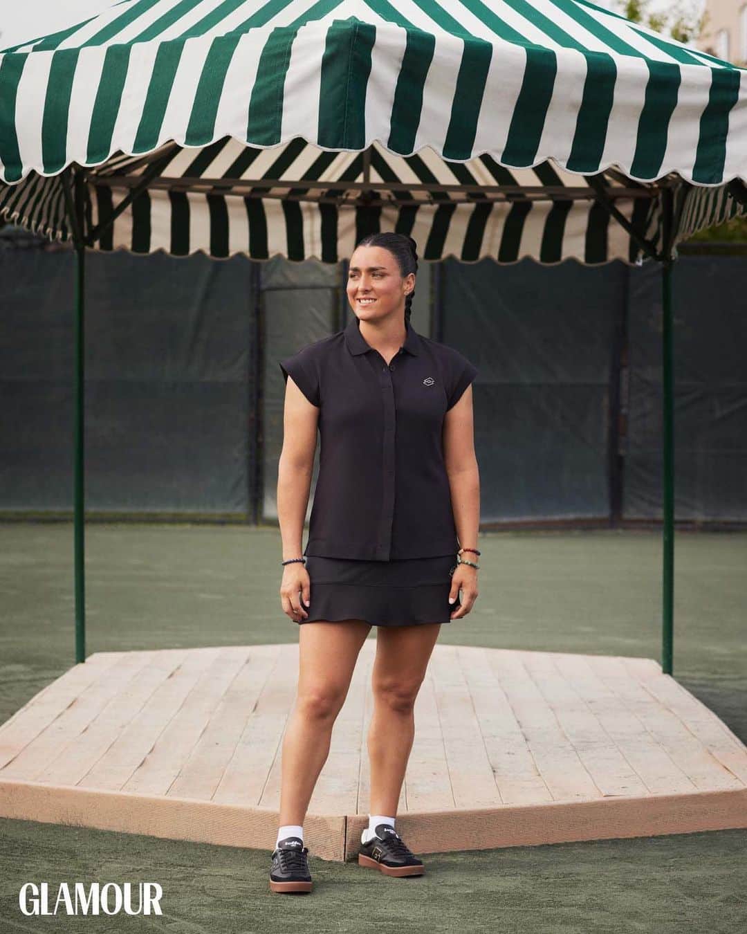 のインスタグラム：「With the US Open about to begin, prepare to see a whole lot more of Ons Jabeur—the recent runner up in the Wimbledon final, who went viral after her post match hug with the Princess of Wales. “I still feel kind of ashamed that I cried in front of so many people, but I couldn’t hold it in, you know?” Jabeur tells Glamour.  But it’s that rawness and vulnerability that has made her such a fan favorite.   At 28, as she sets her sights on becoming the first Arab woman and the first African woman in history to win a Grand Slam, she’s knows how important she is as a figurehead for young Muslim women all around the world. “I didn’t have a lot of examples in front of me,” says the world number four, and it is not something she takes lightly. At the link in bio, the African tennis star opens up to @macaelamac about rejection, taking time to heal, and creating her own revolution.   Photographer: brookeshanesy_studio Sittings Editor: @tchesmeni Hair: @hairbylilliankappa  Makeup: @britcochran10 Stylist Asst: @whateversclever_ Location: @clubatharpers」